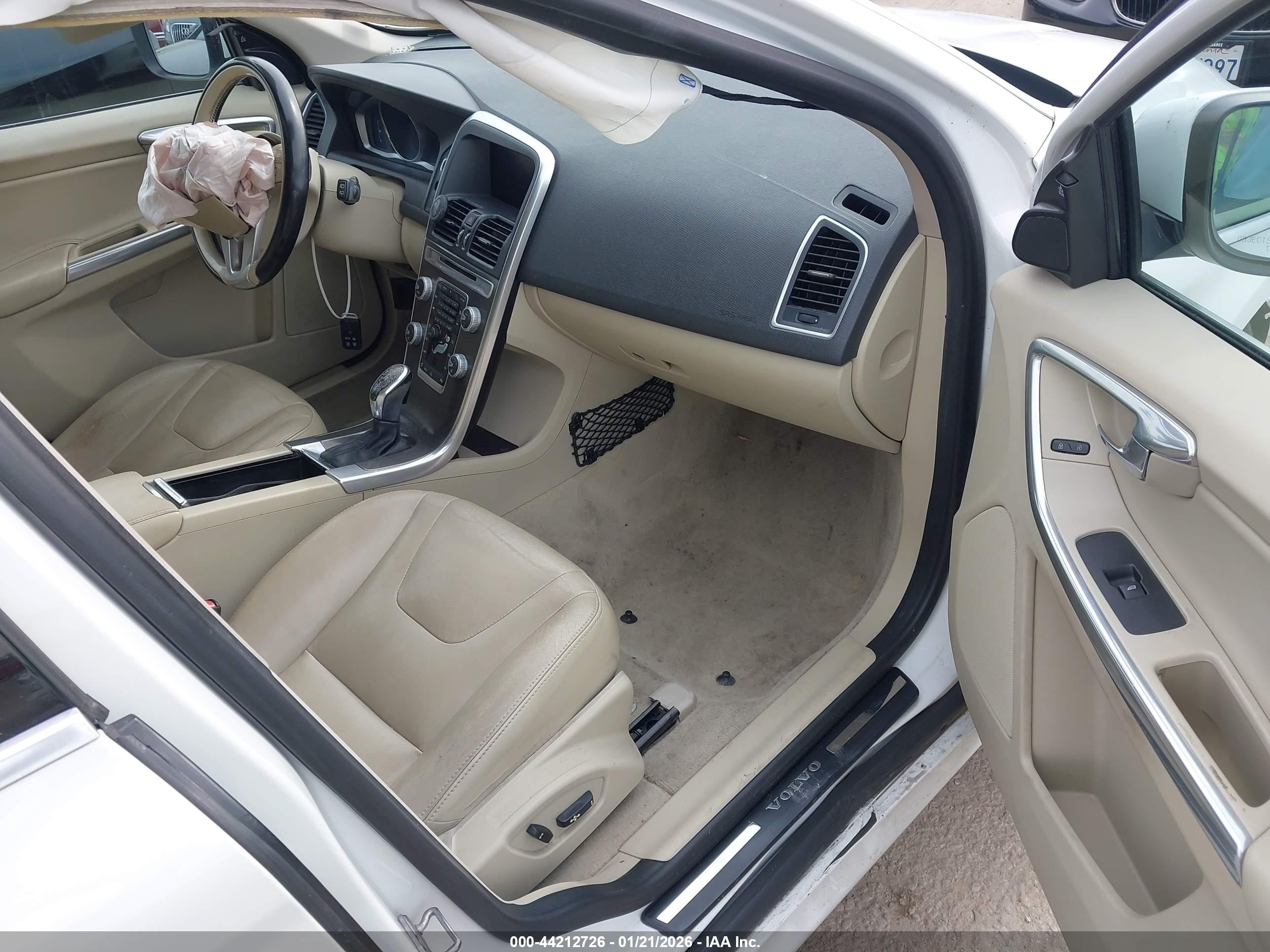 VOLVO XC60 image 5