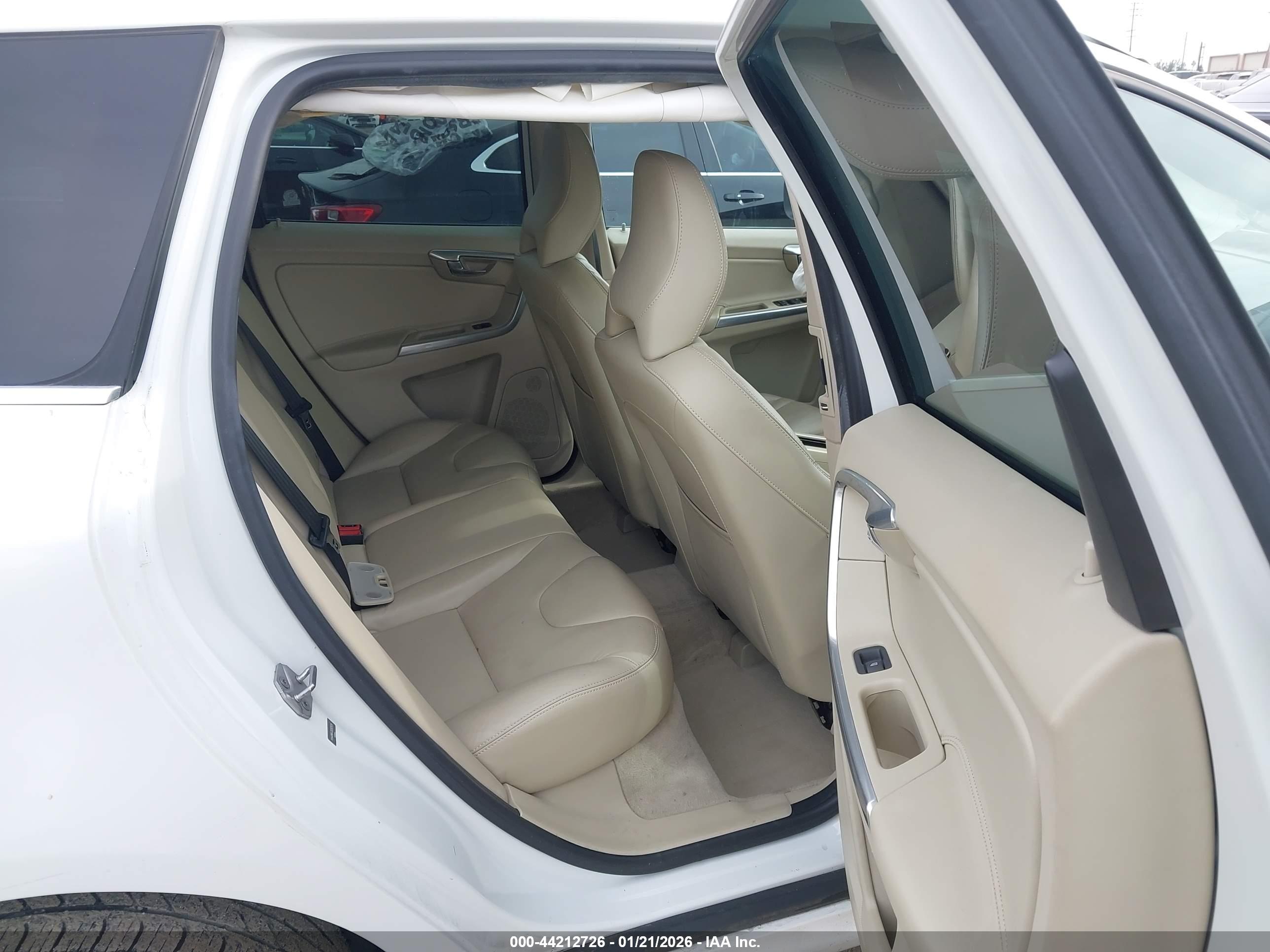 VOLVO XC60 image 8