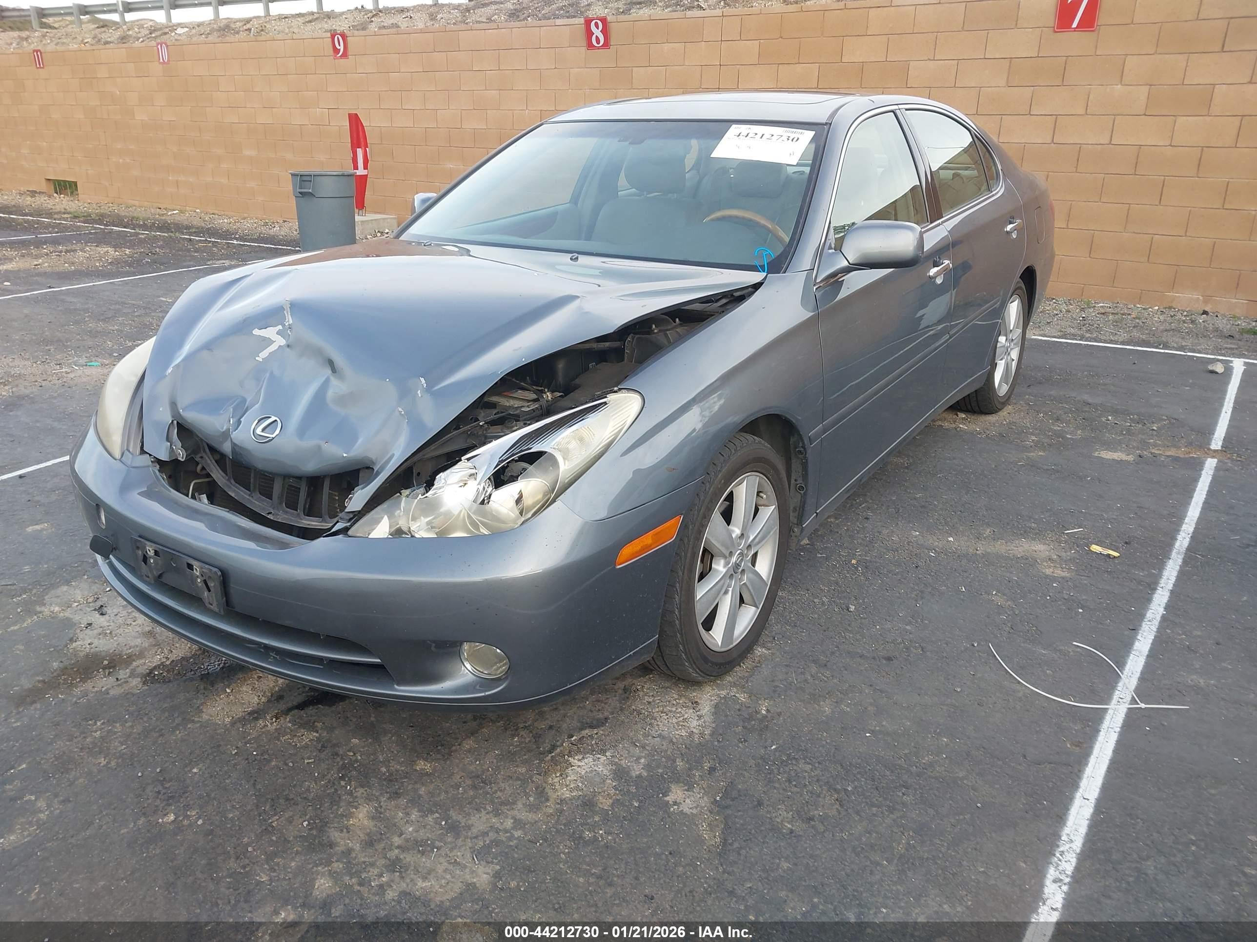 LEXUS ES image 2
