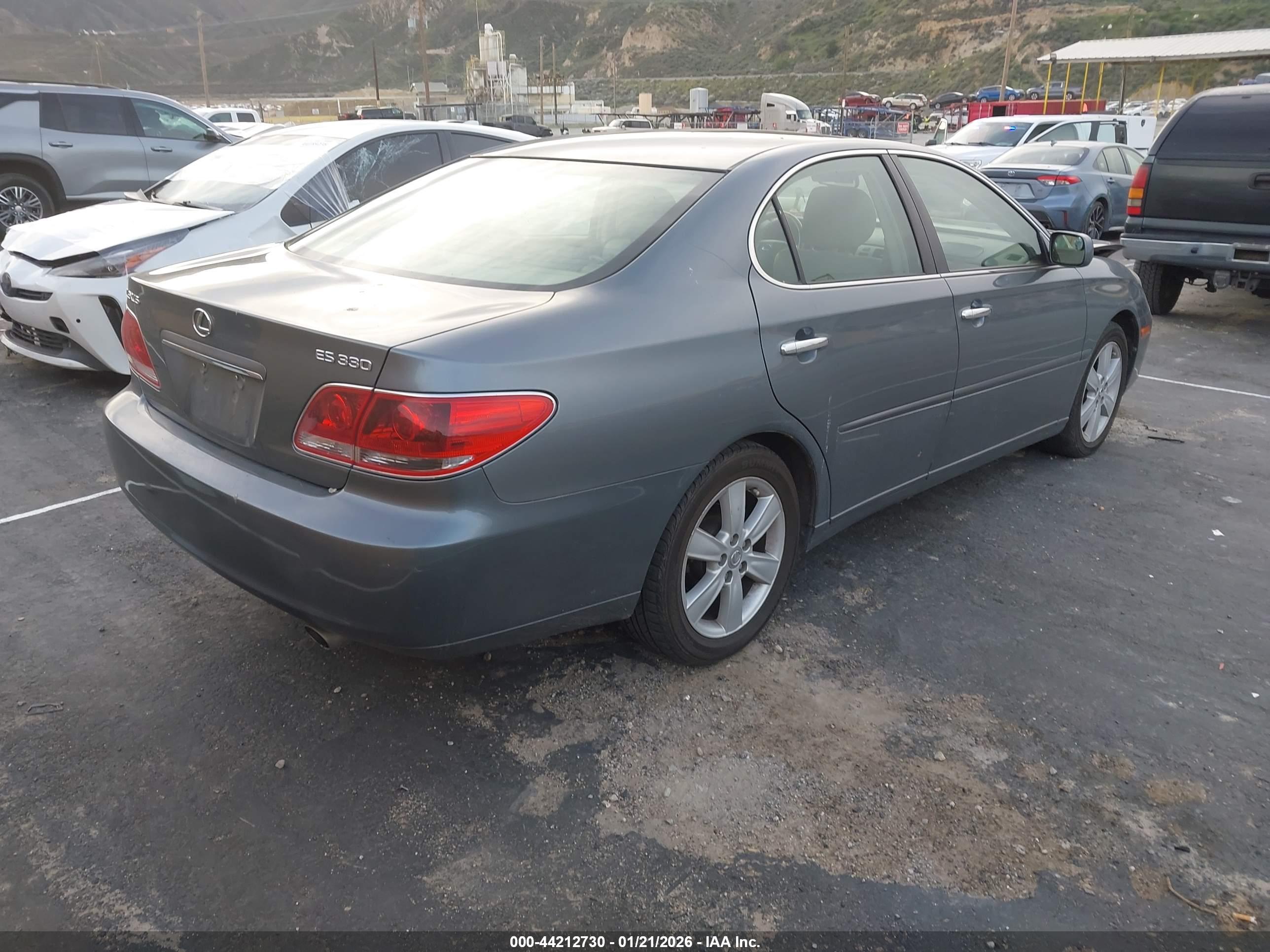 LEXUS ES image 4