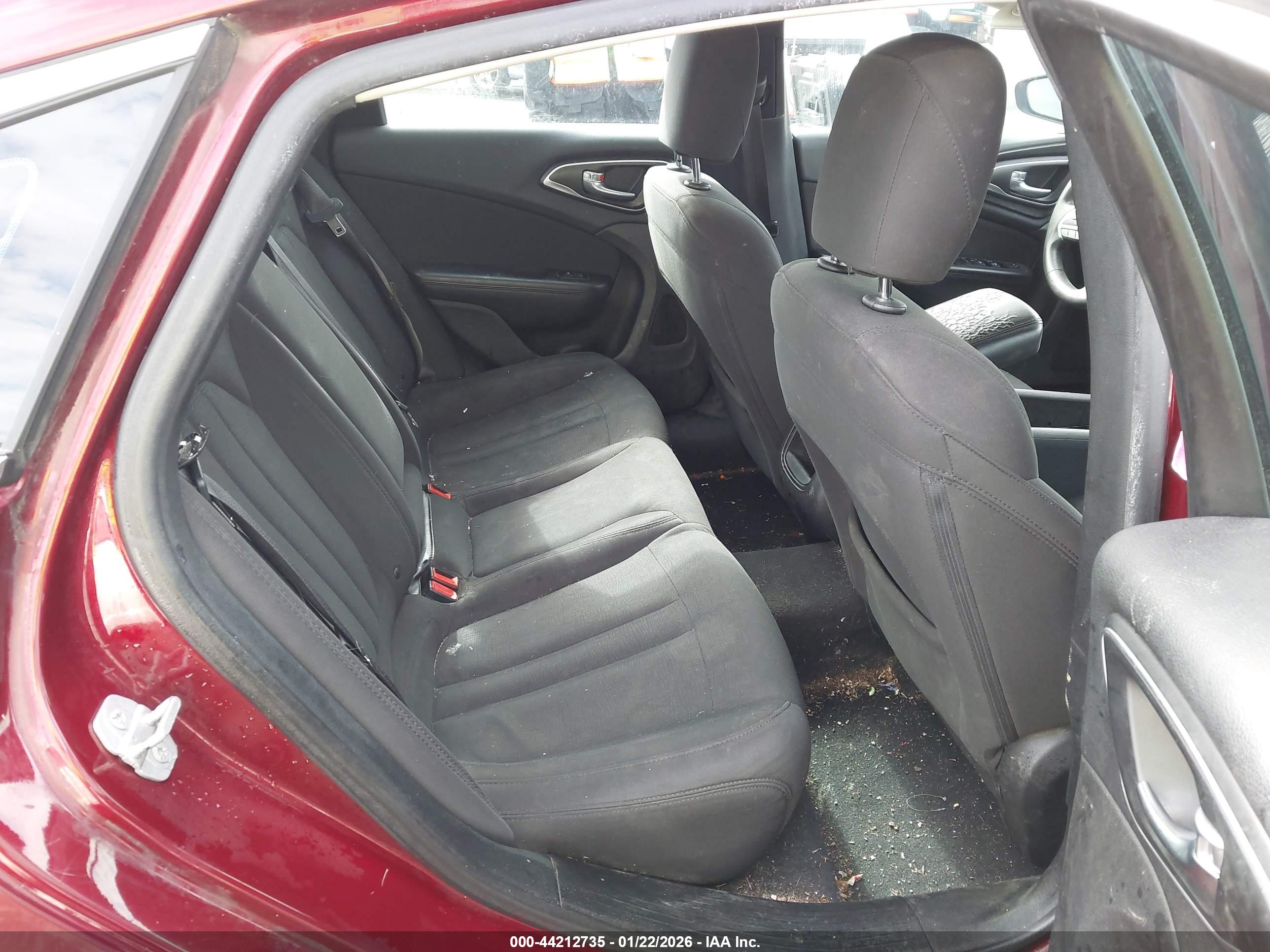 CHRYSLER 200 image 8
