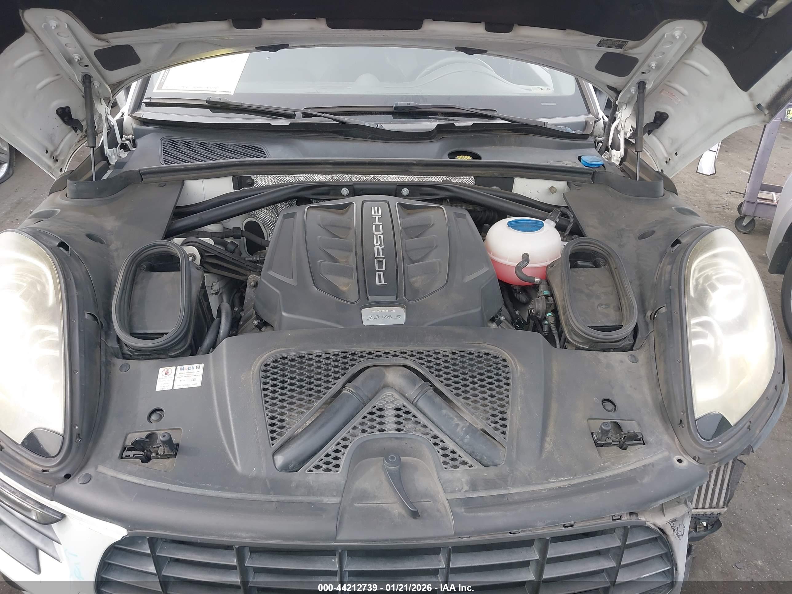 PORSCHE MACAN image 10