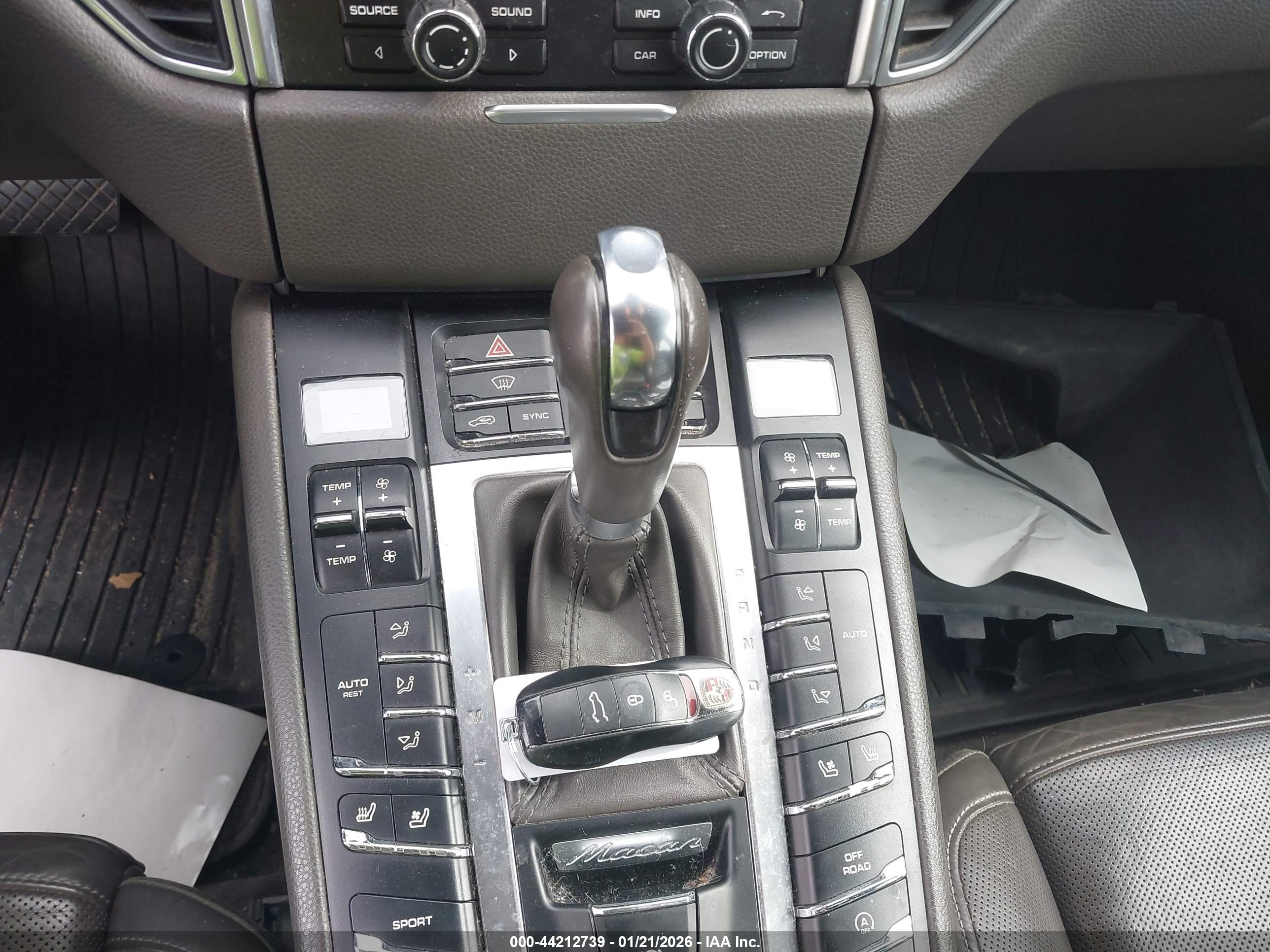 PORSCHE MACAN image 11