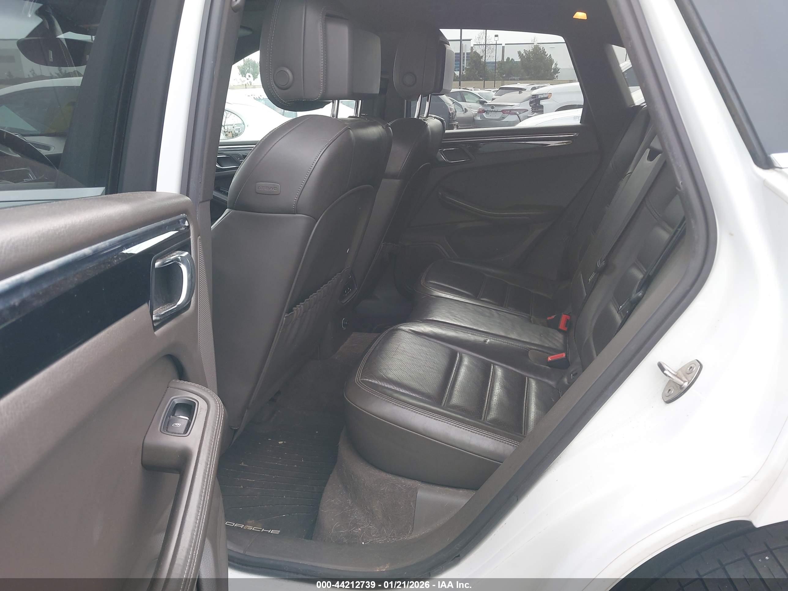 PORSCHE MACAN image 8
