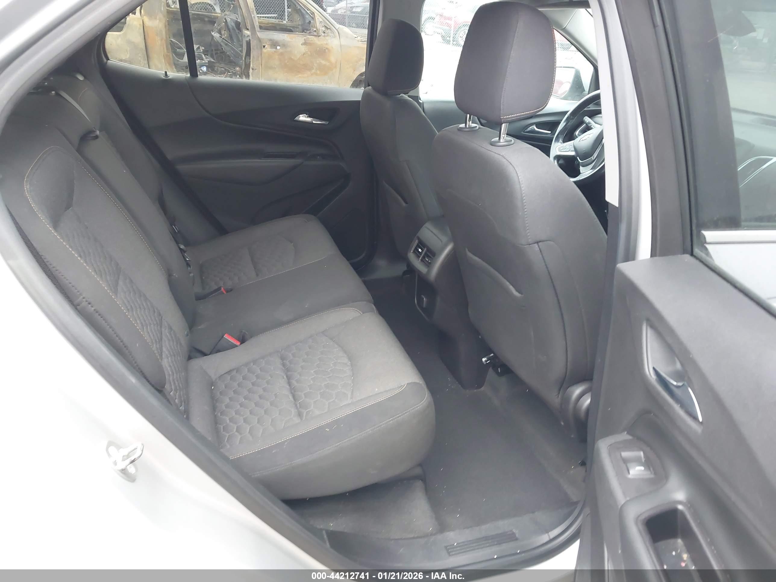 CHEVROLET EQUINOX image 8