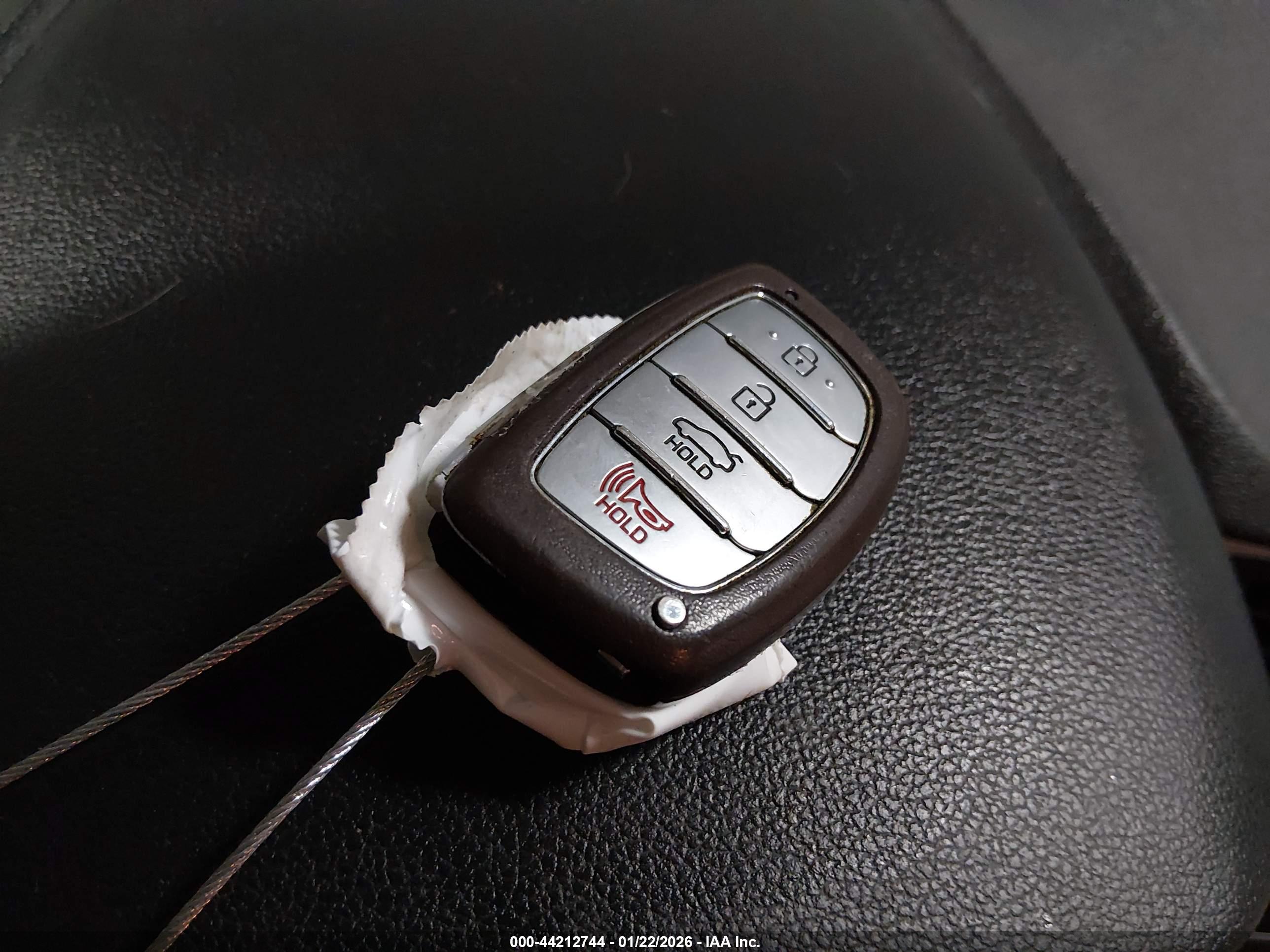 HYUNDAI ELANTRA image 11