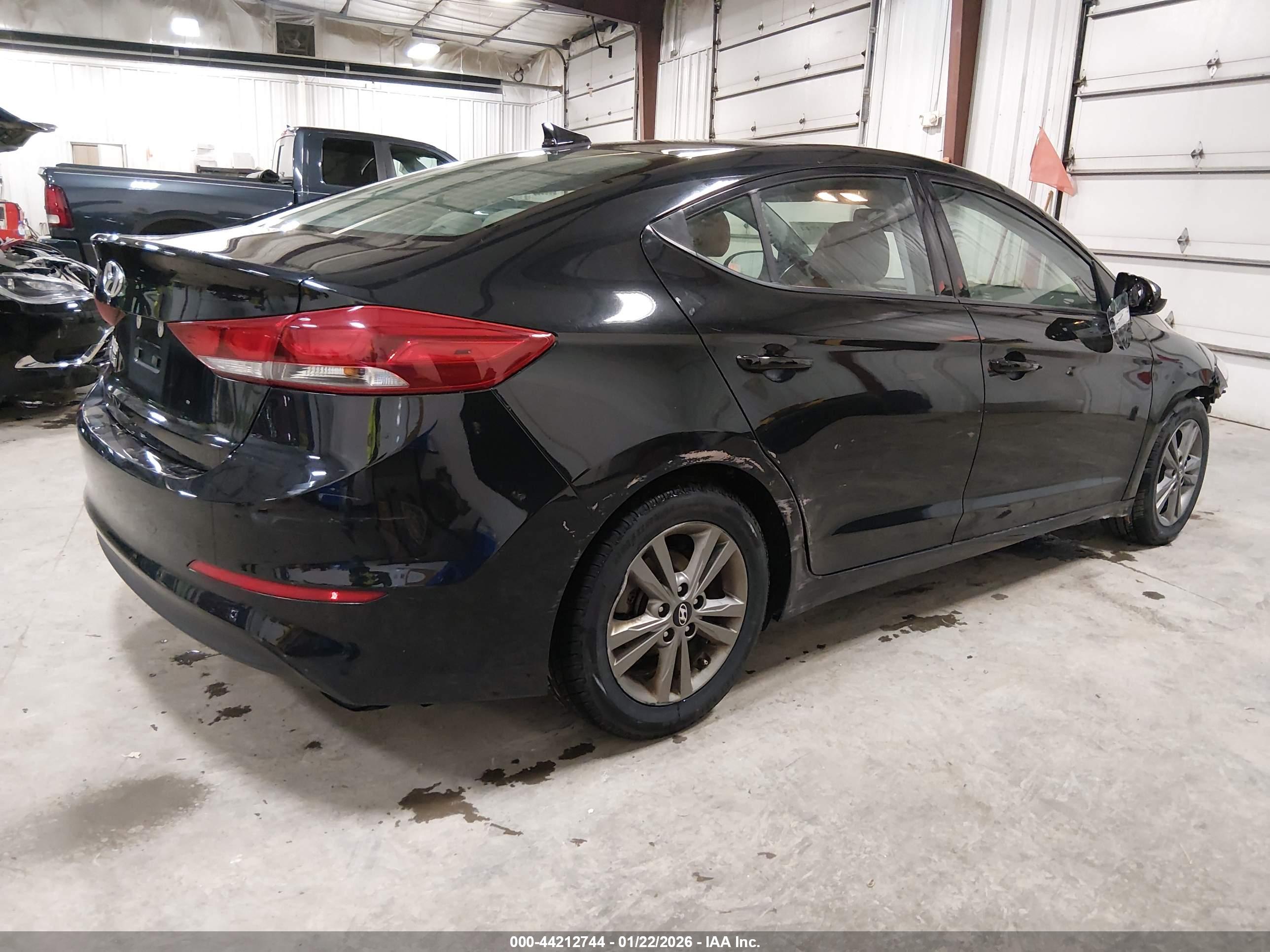 HYUNDAI ELANTRA image 4
