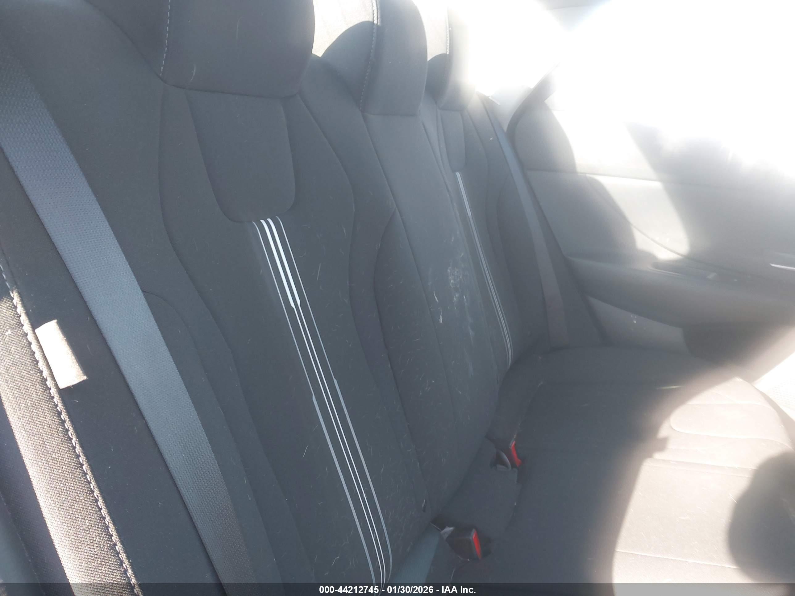 HYUNDAI ELANTRA image 8