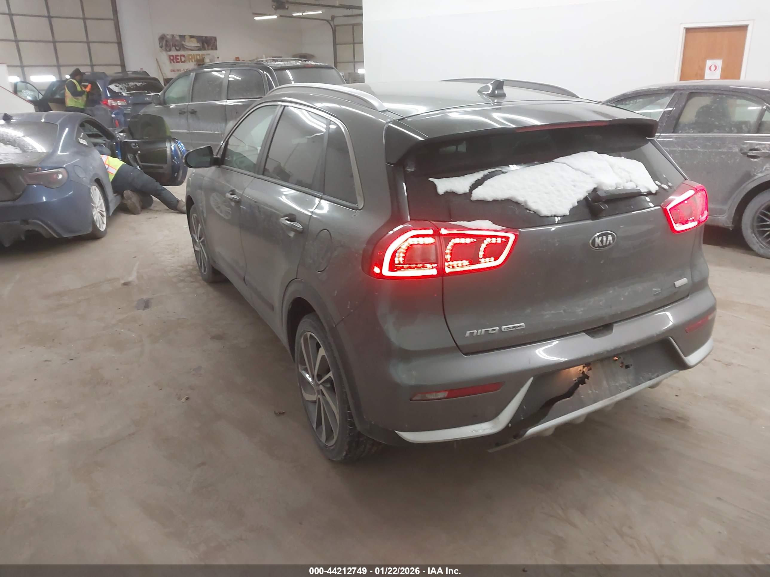 KIA NIRO image 3