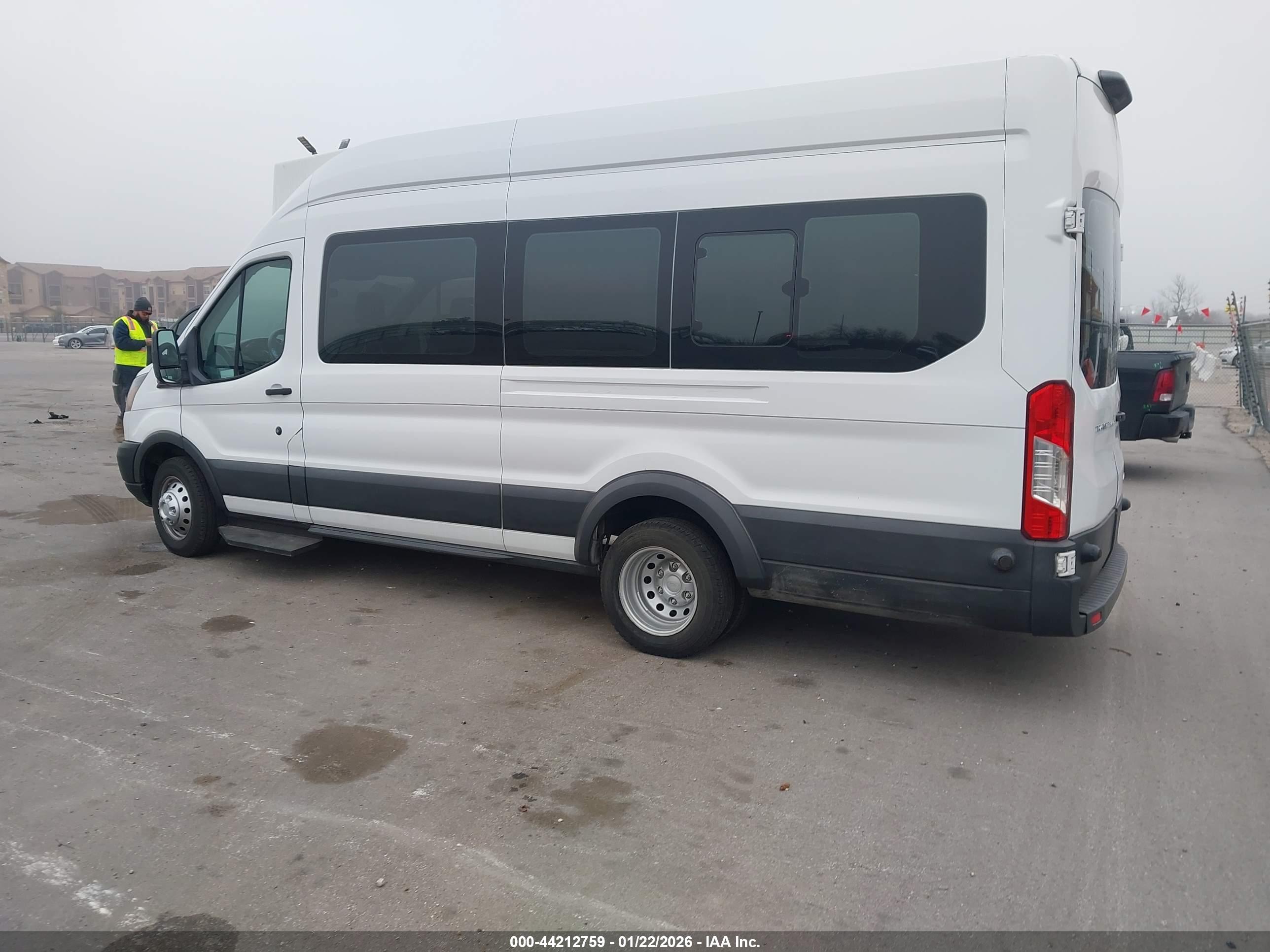 FORD TRANSIT-350 image 3
