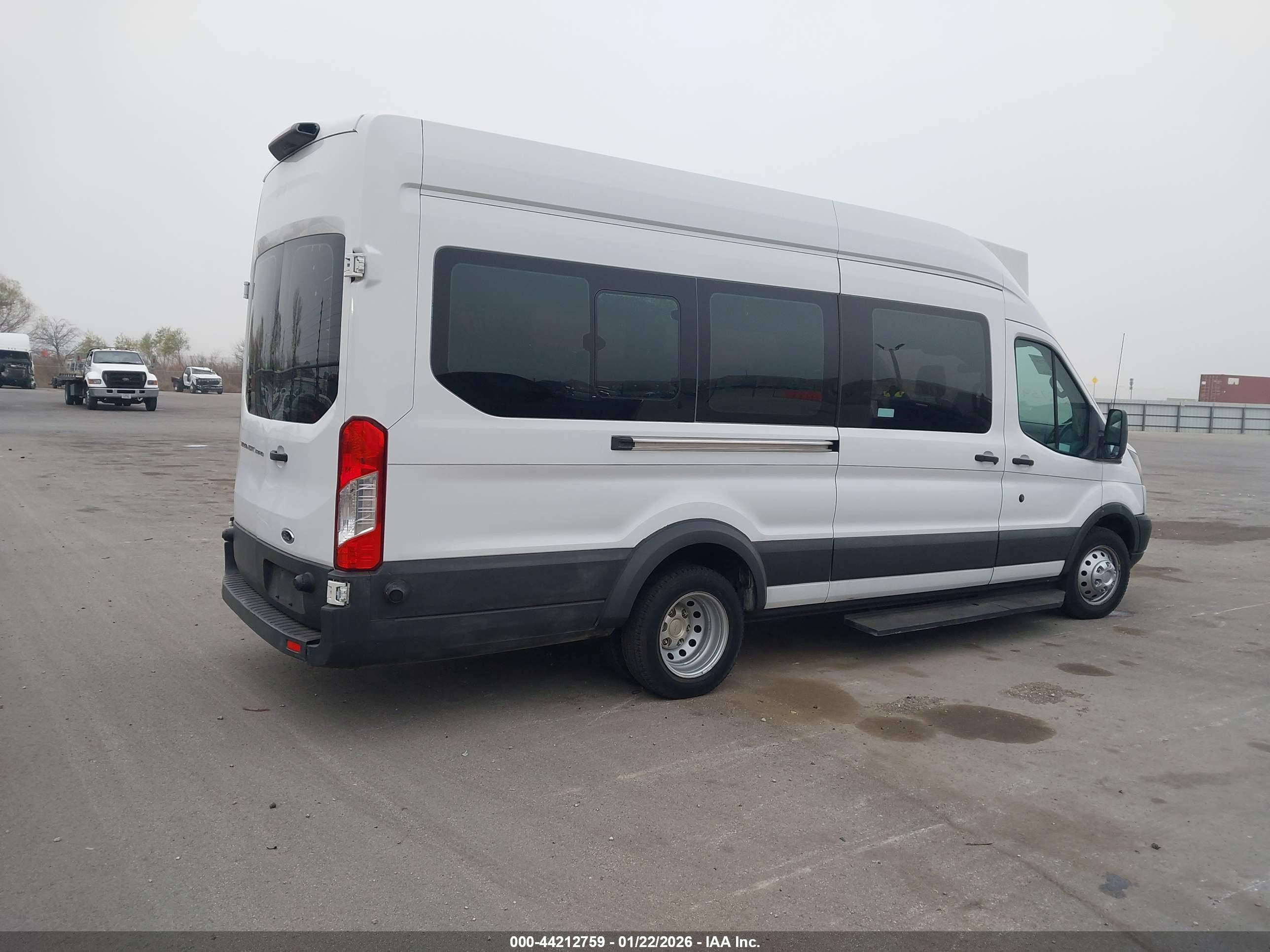 FORD TRANSIT-350 image 4