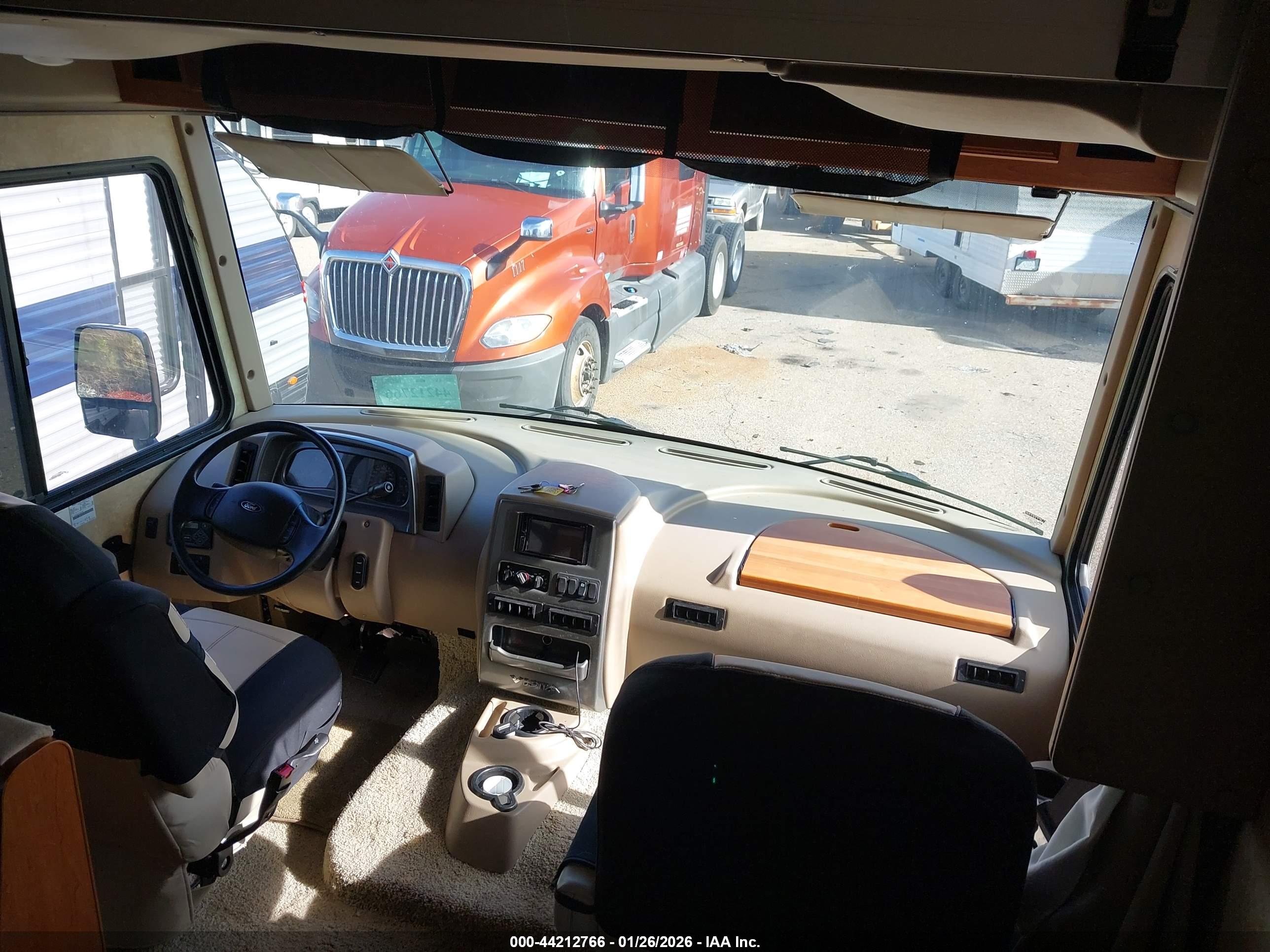 WINNEBAGO VISTA image 5