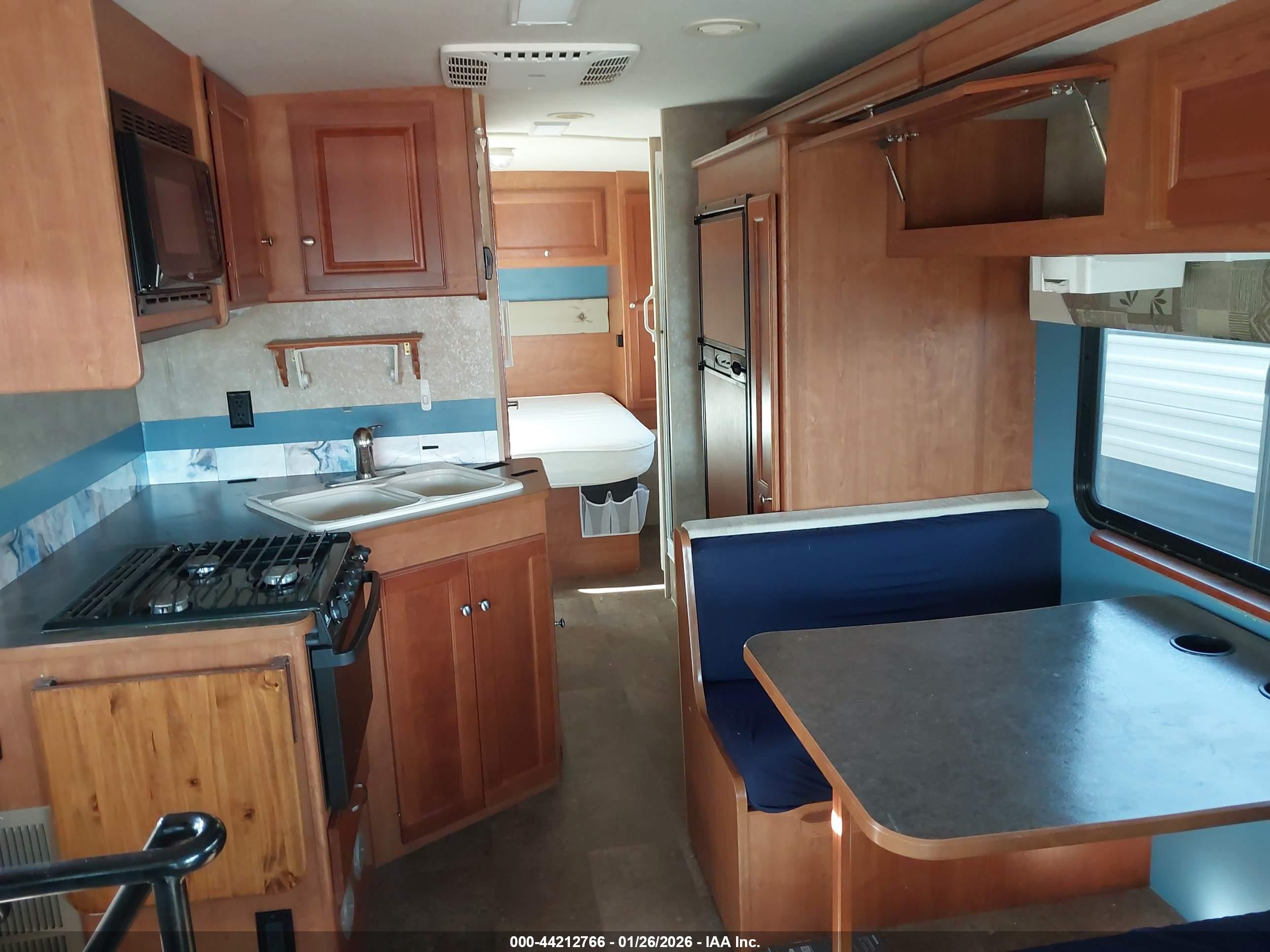 WINNEBAGO VISTA image 8
