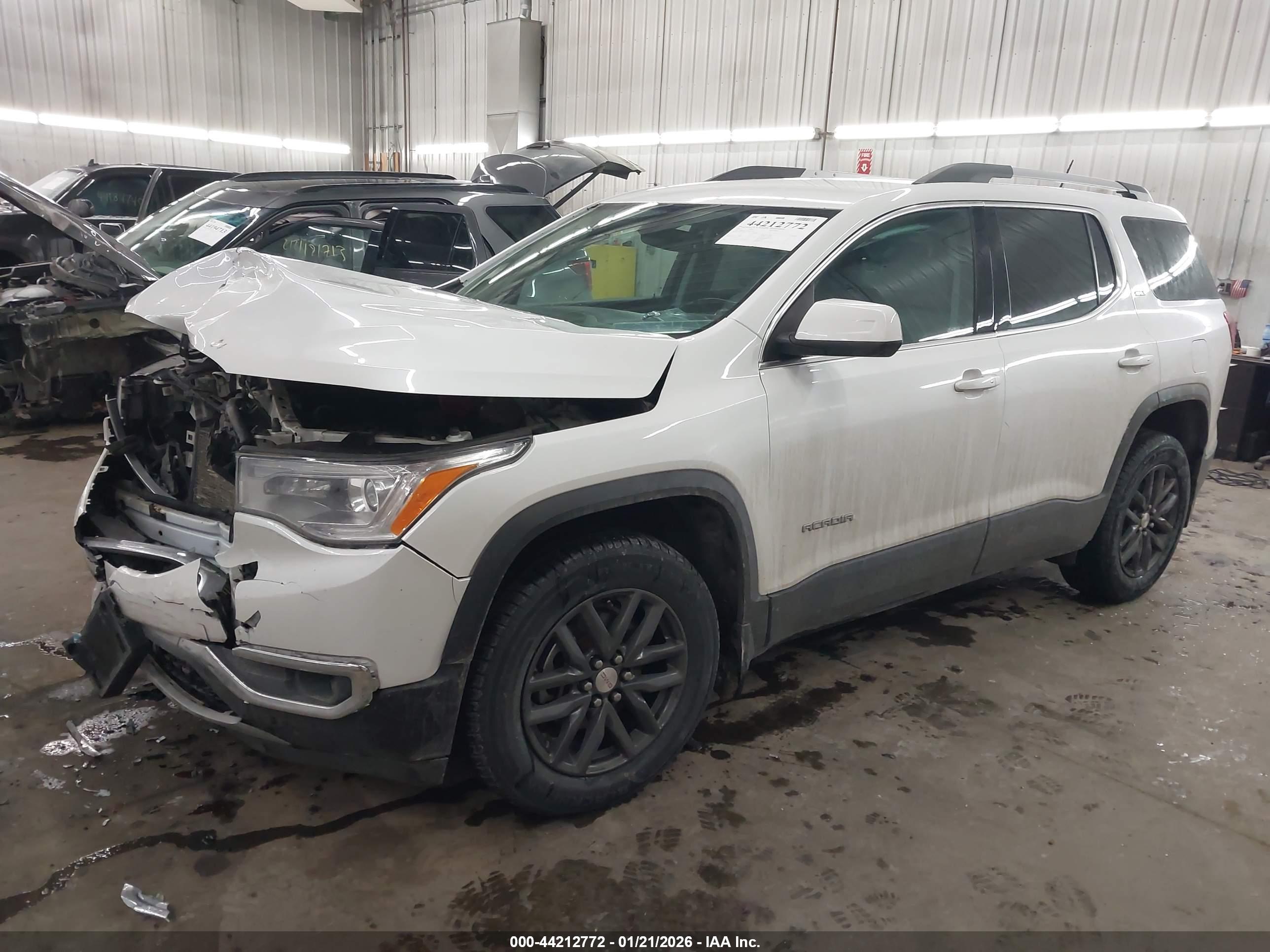 GMC ACADIA image 2