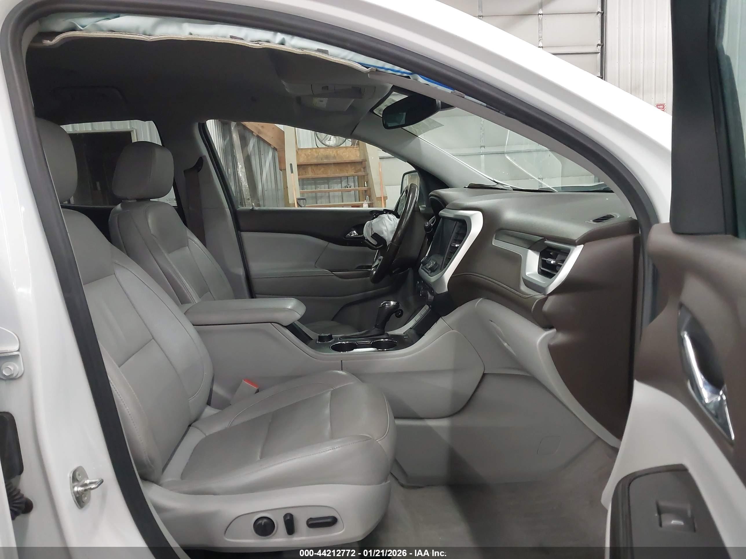 GMC ACADIA image 5