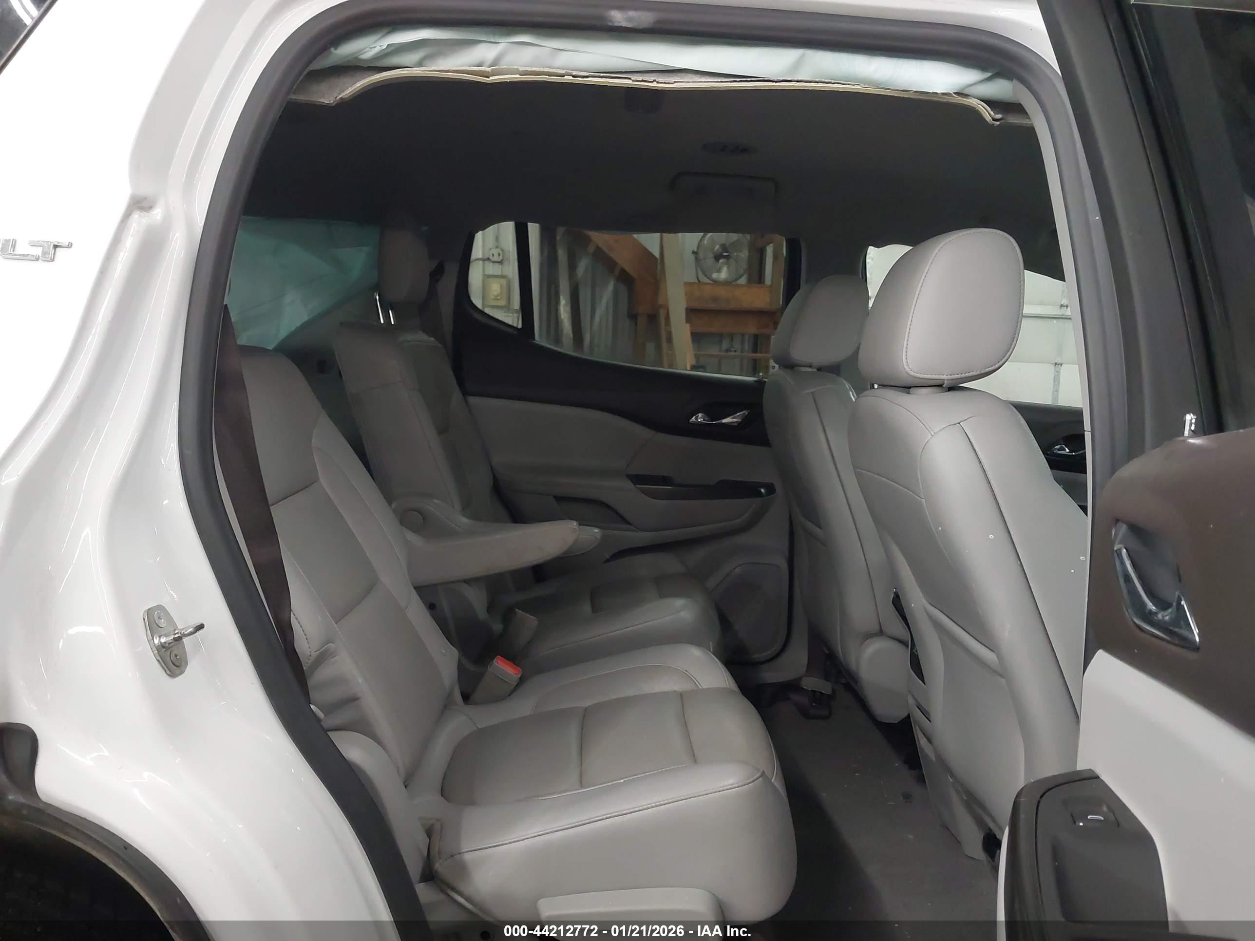 GMC ACADIA image 8