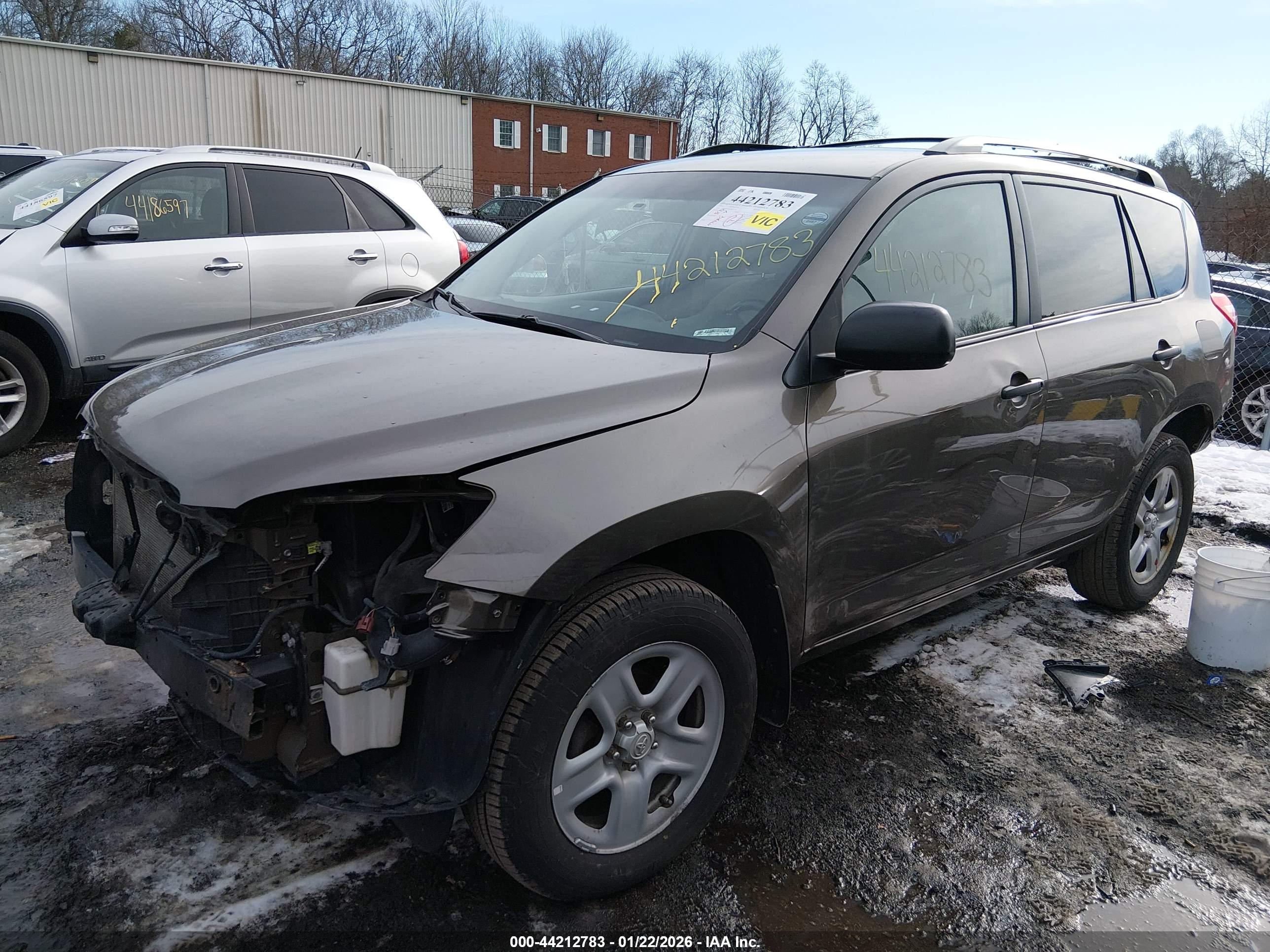 TOYOTA RAV4 image 2