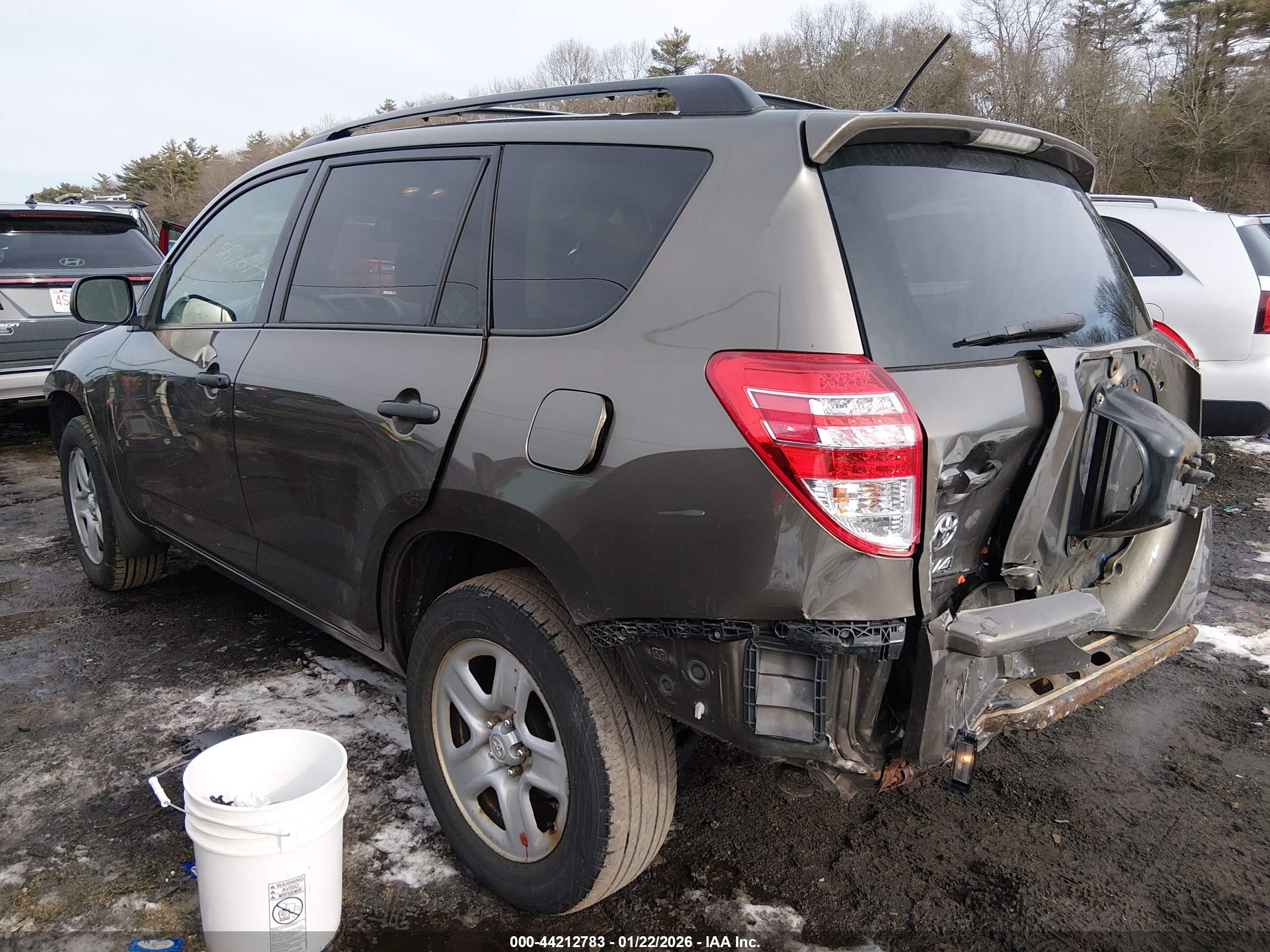 TOYOTA RAV4 image 3