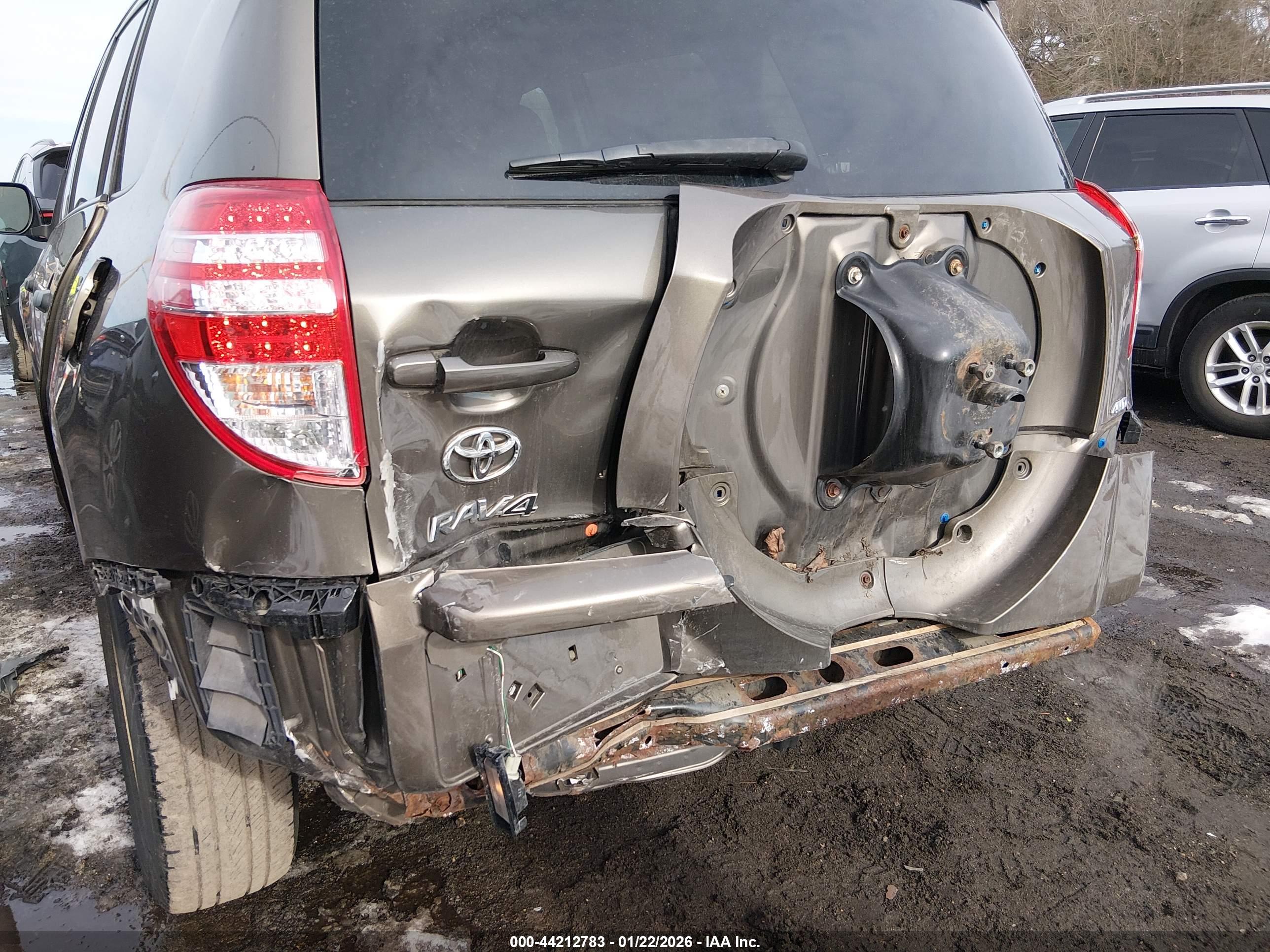 TOYOTA RAV4 image 6