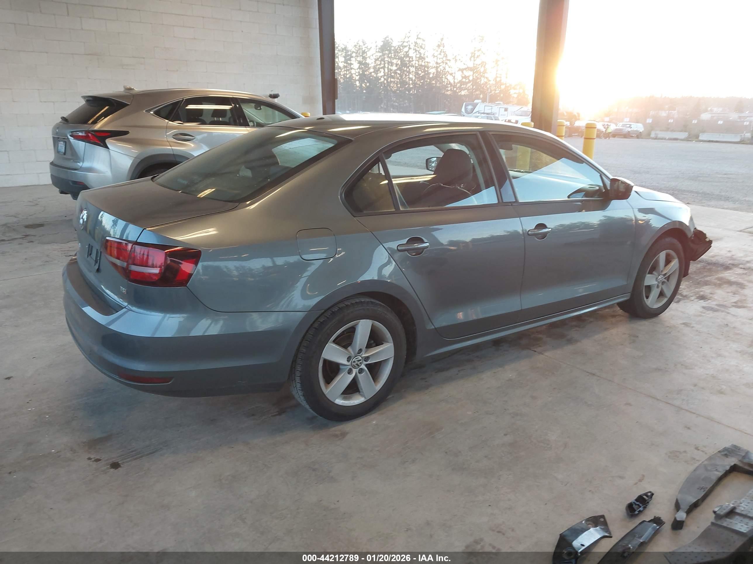 VOLKSWAGEN JETTA image 4