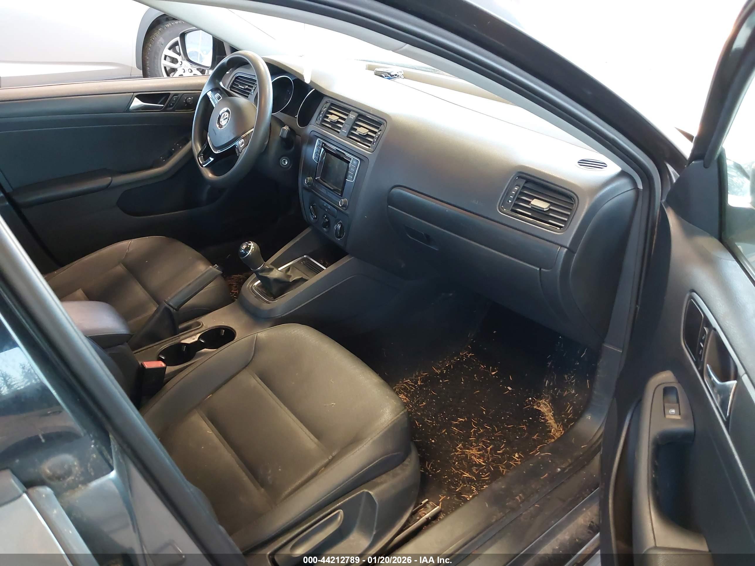 VOLKSWAGEN JETTA image 5