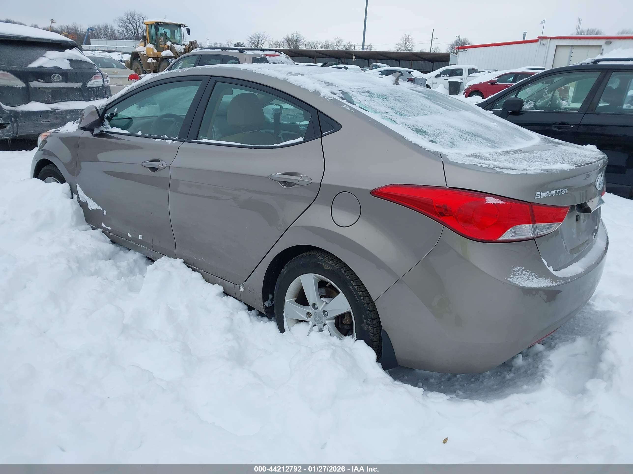HYUNDAI ELANTRA image 3