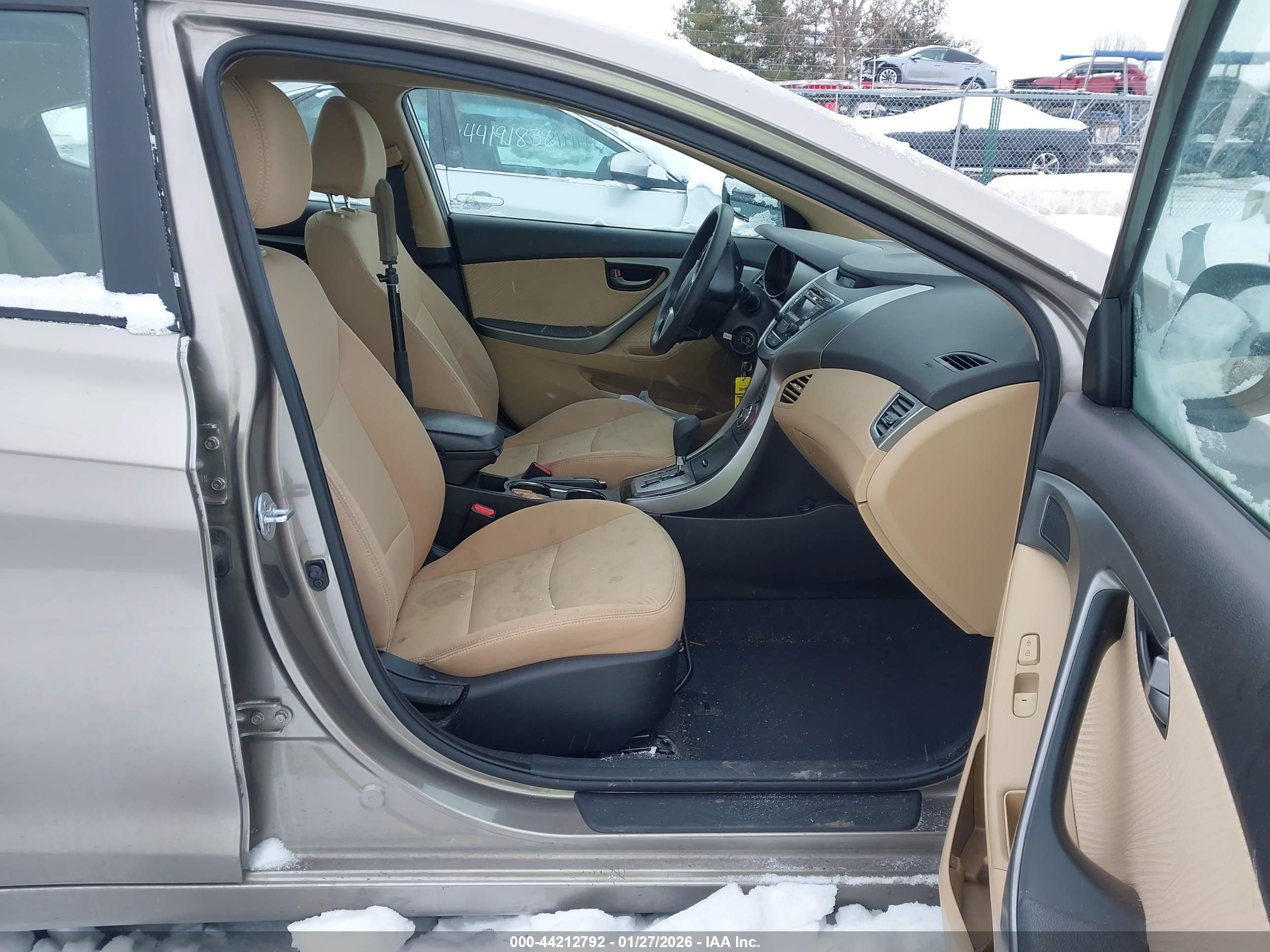 HYUNDAI ELANTRA image 5