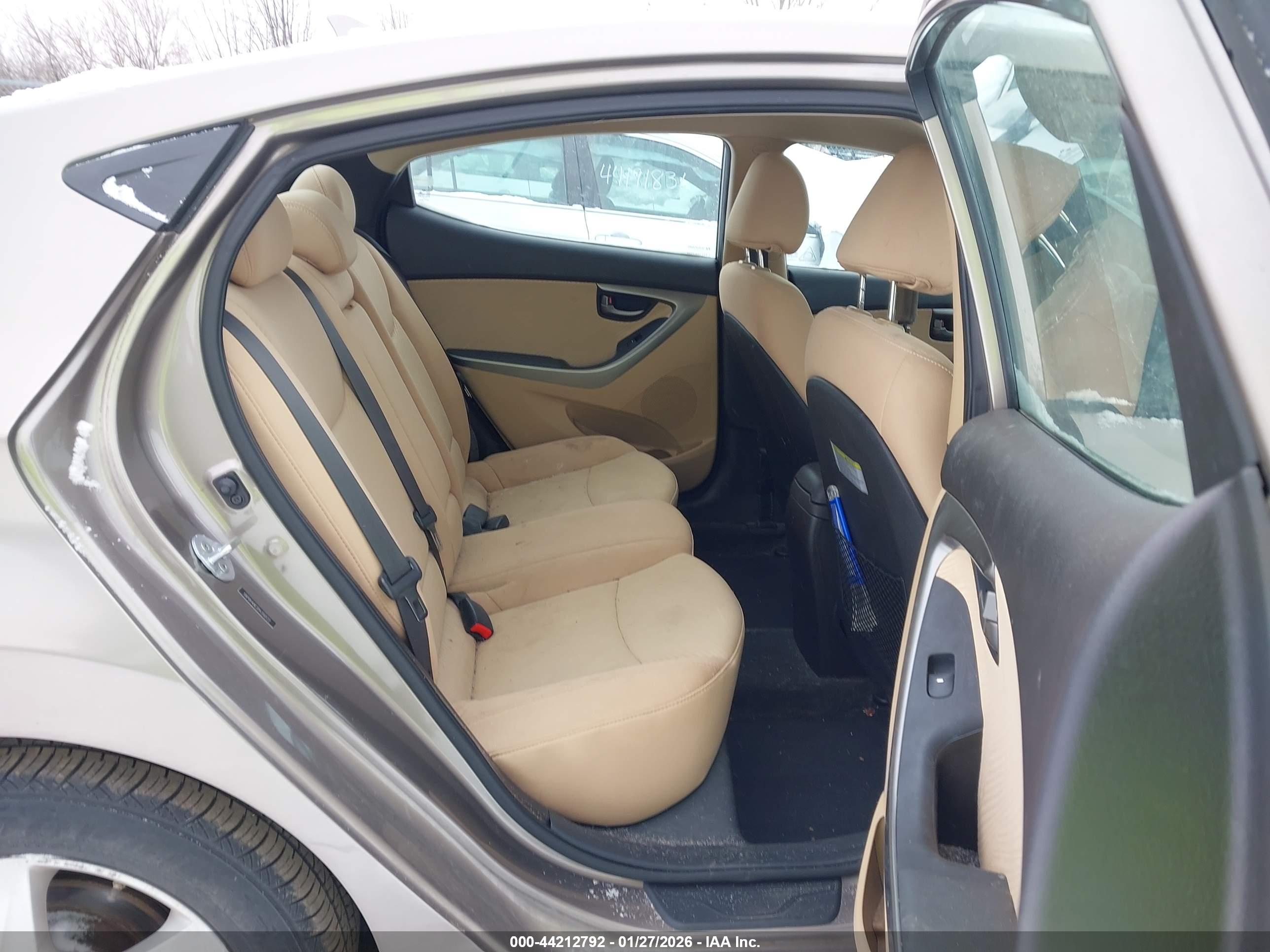 HYUNDAI ELANTRA image 8