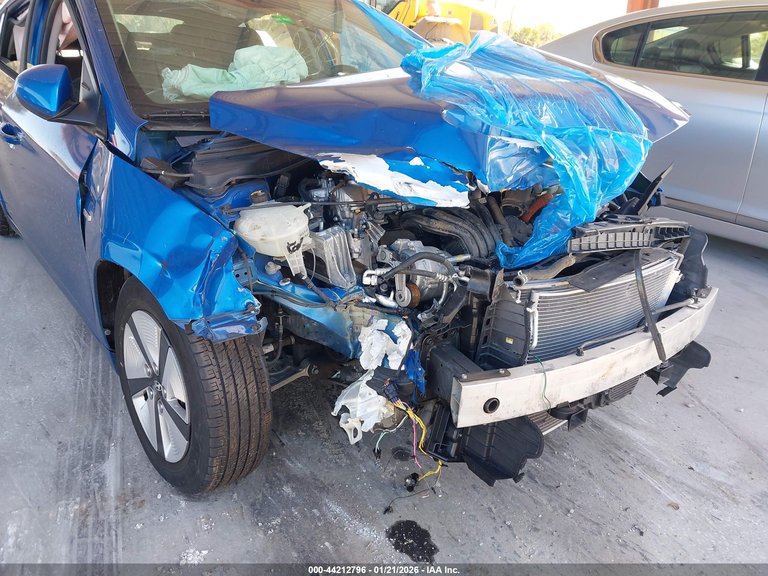 HYUNDAI IONIQ image 6
