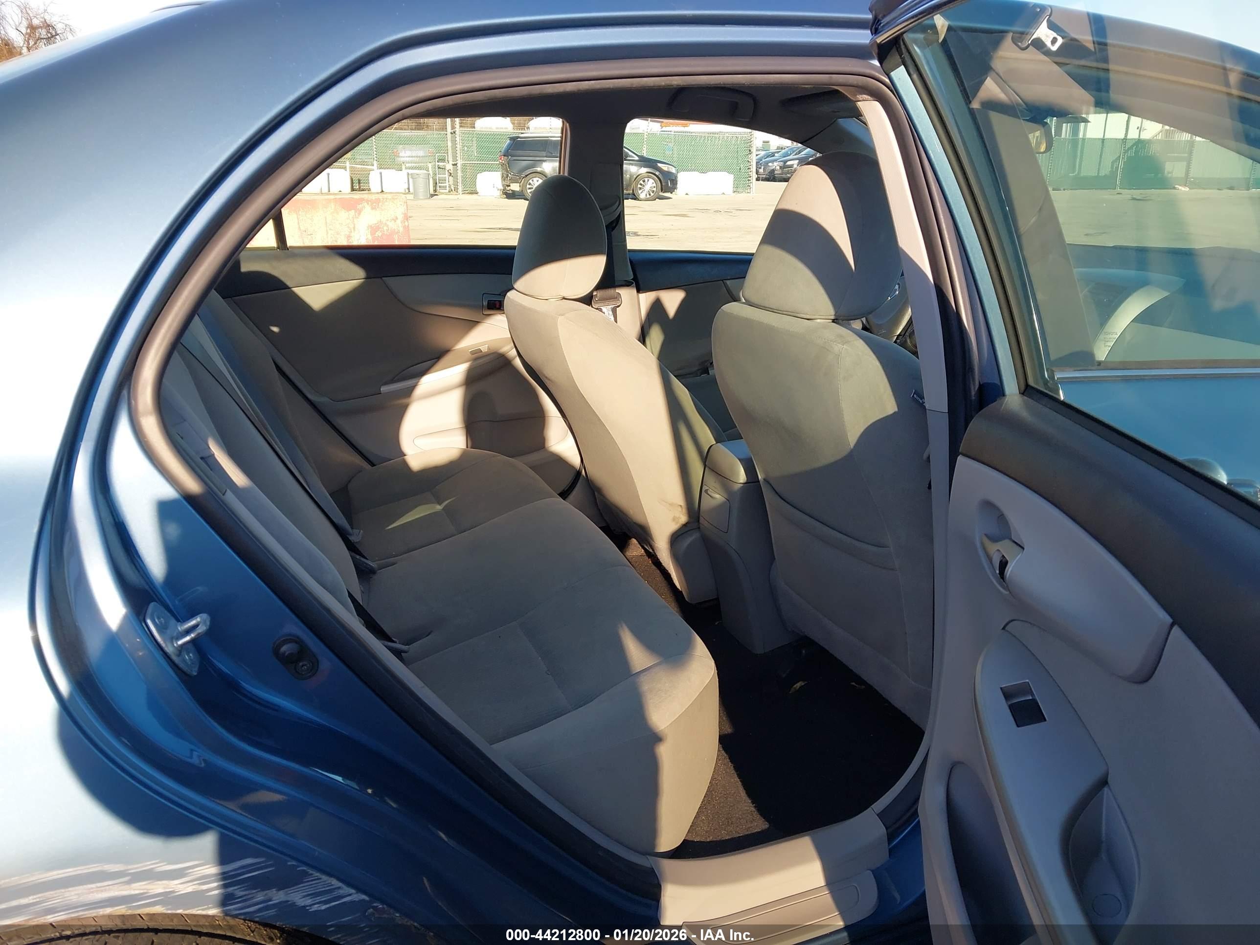 TOYOTA COROLLA image 8