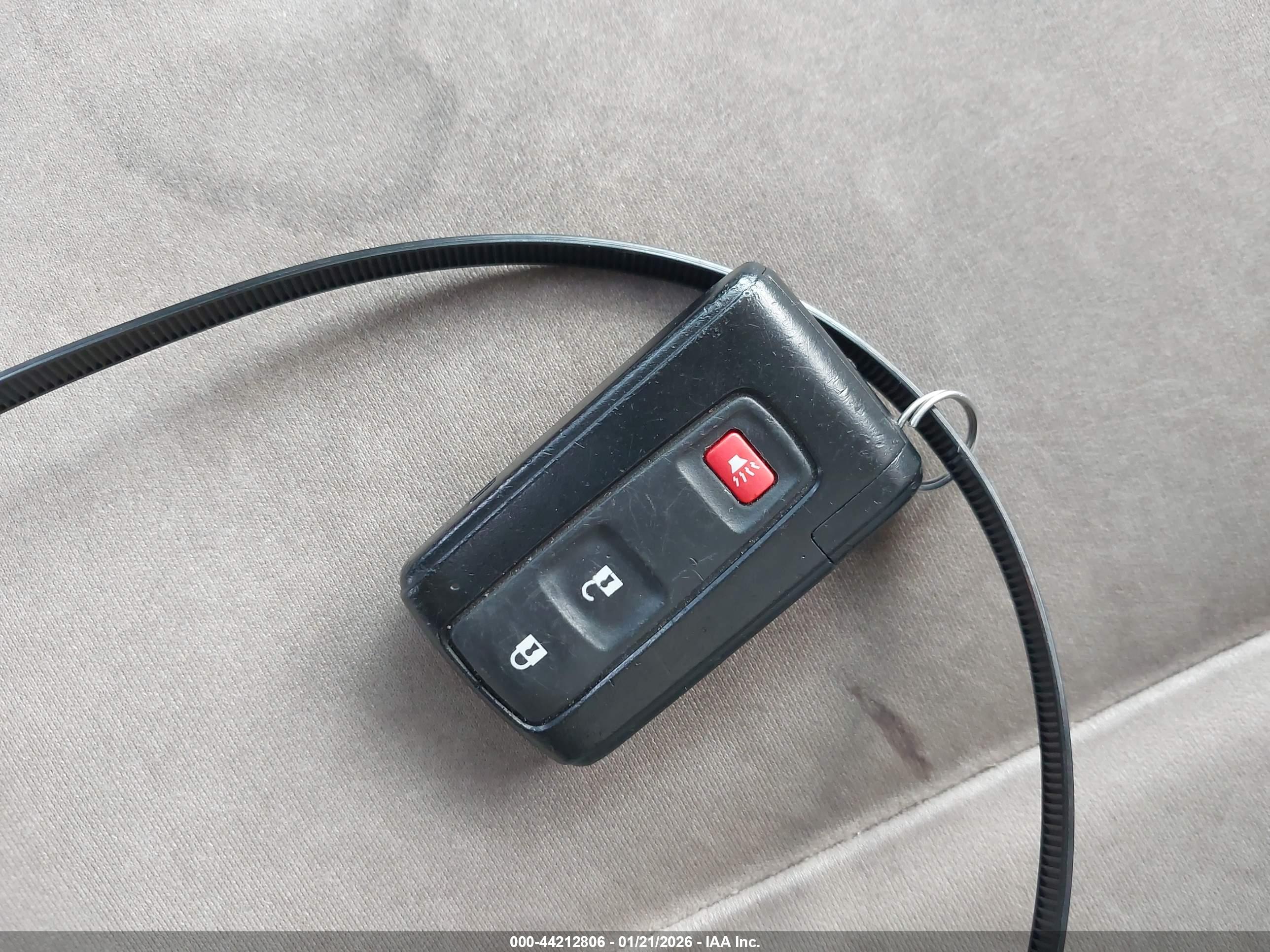 TOYOTA PRIUS image 11