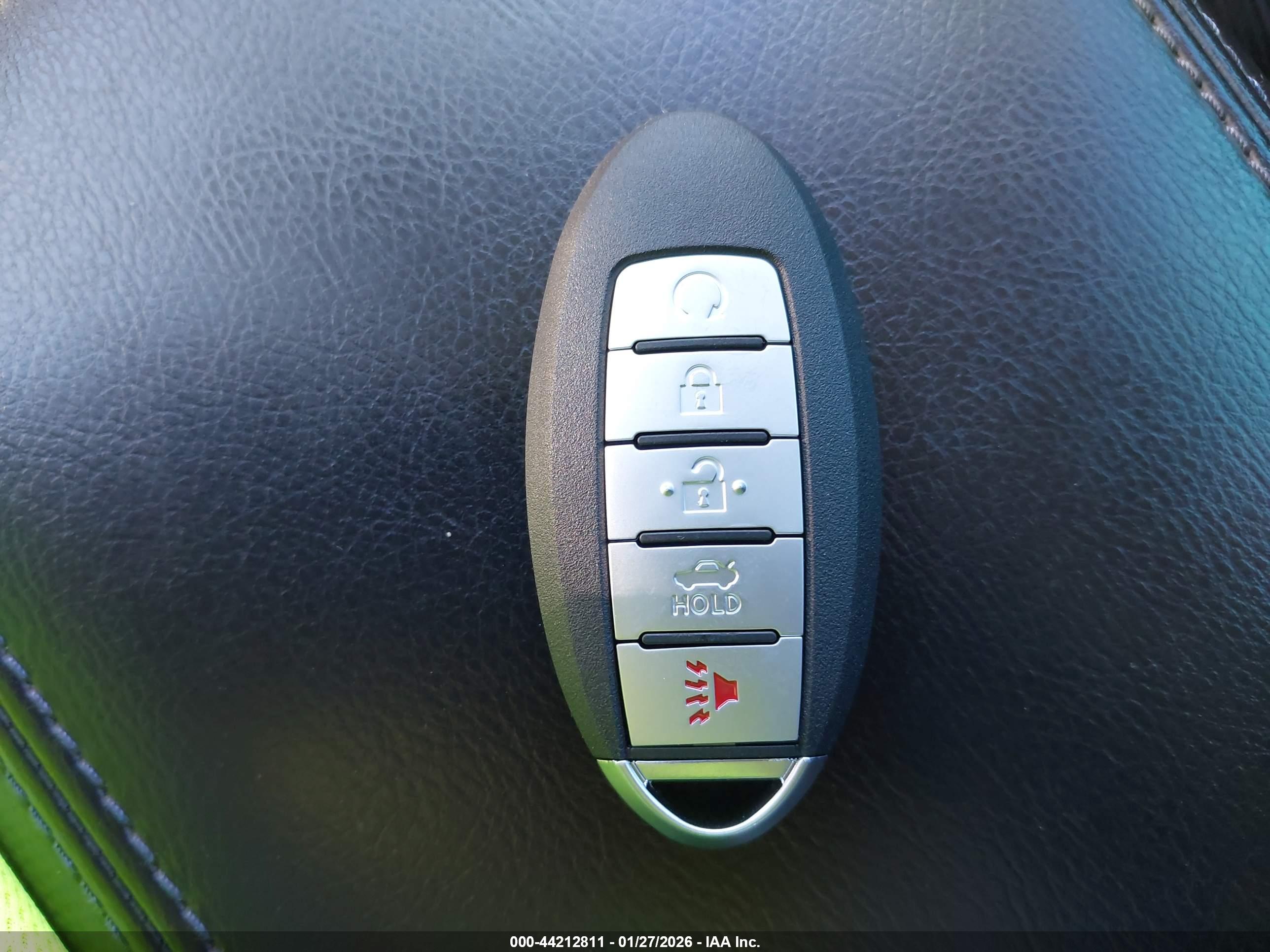 NISSAN MAXIMA image 11