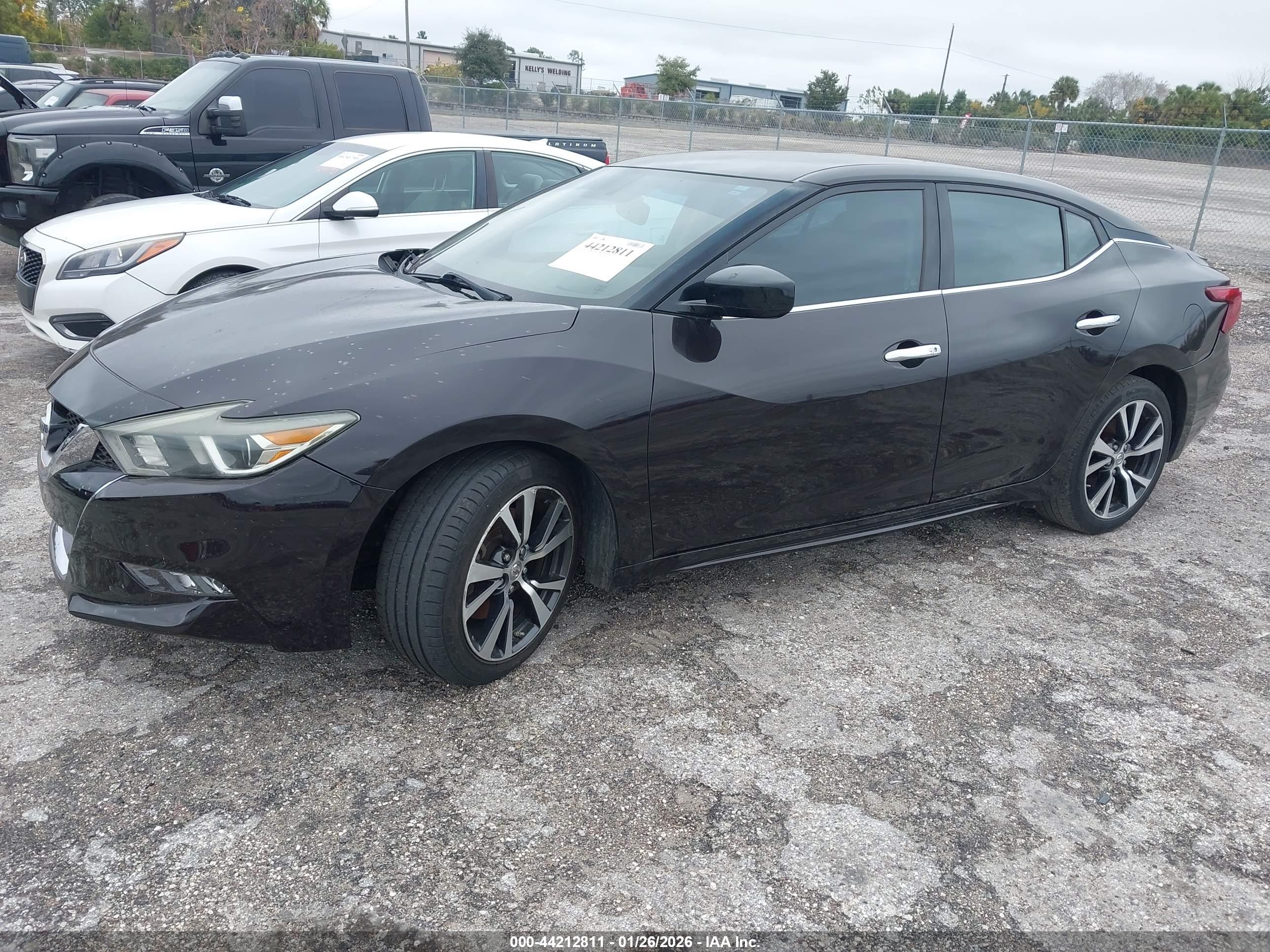 NISSAN MAXIMA image 2