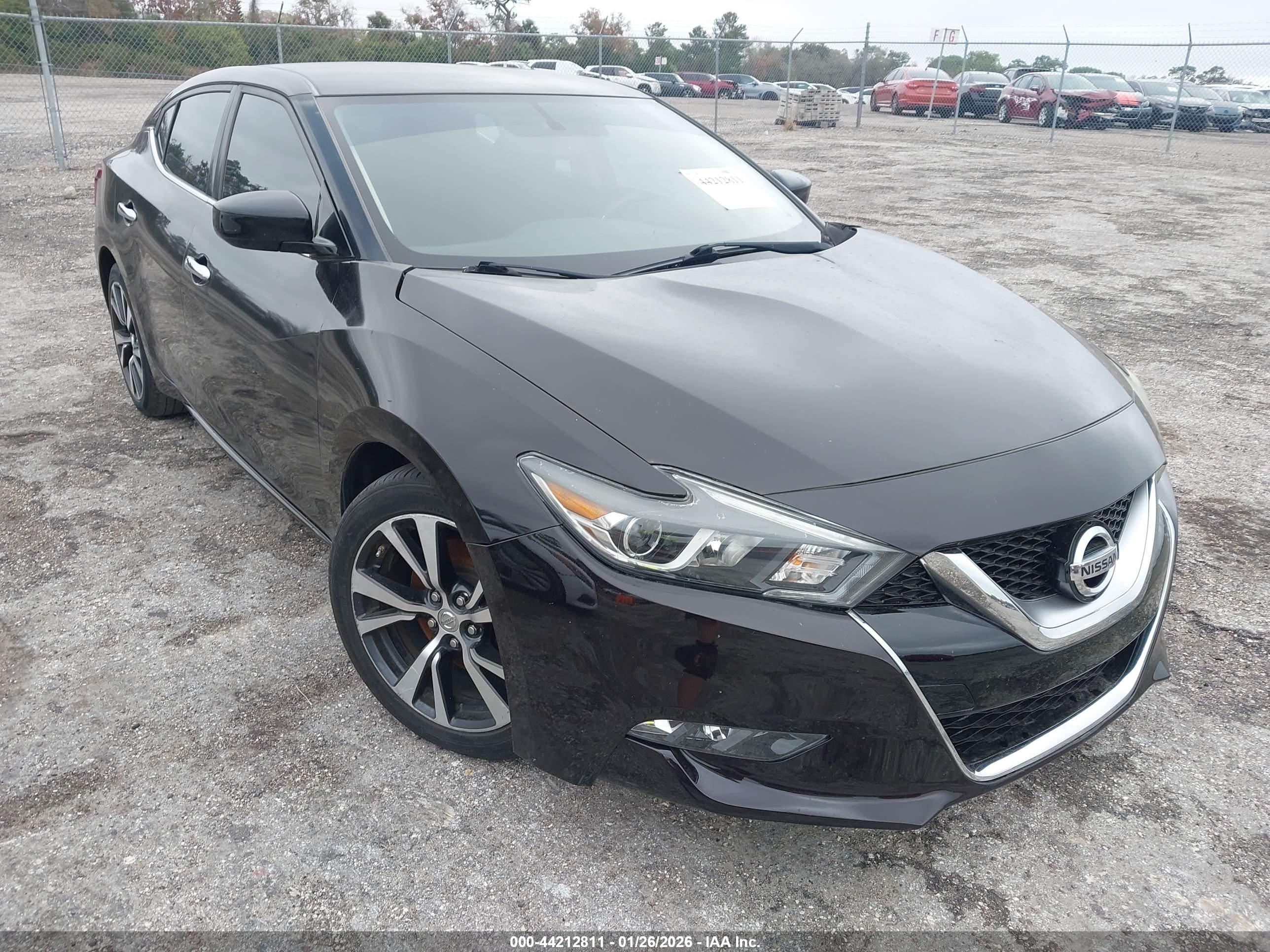 NISSAN MAXIMA image 6