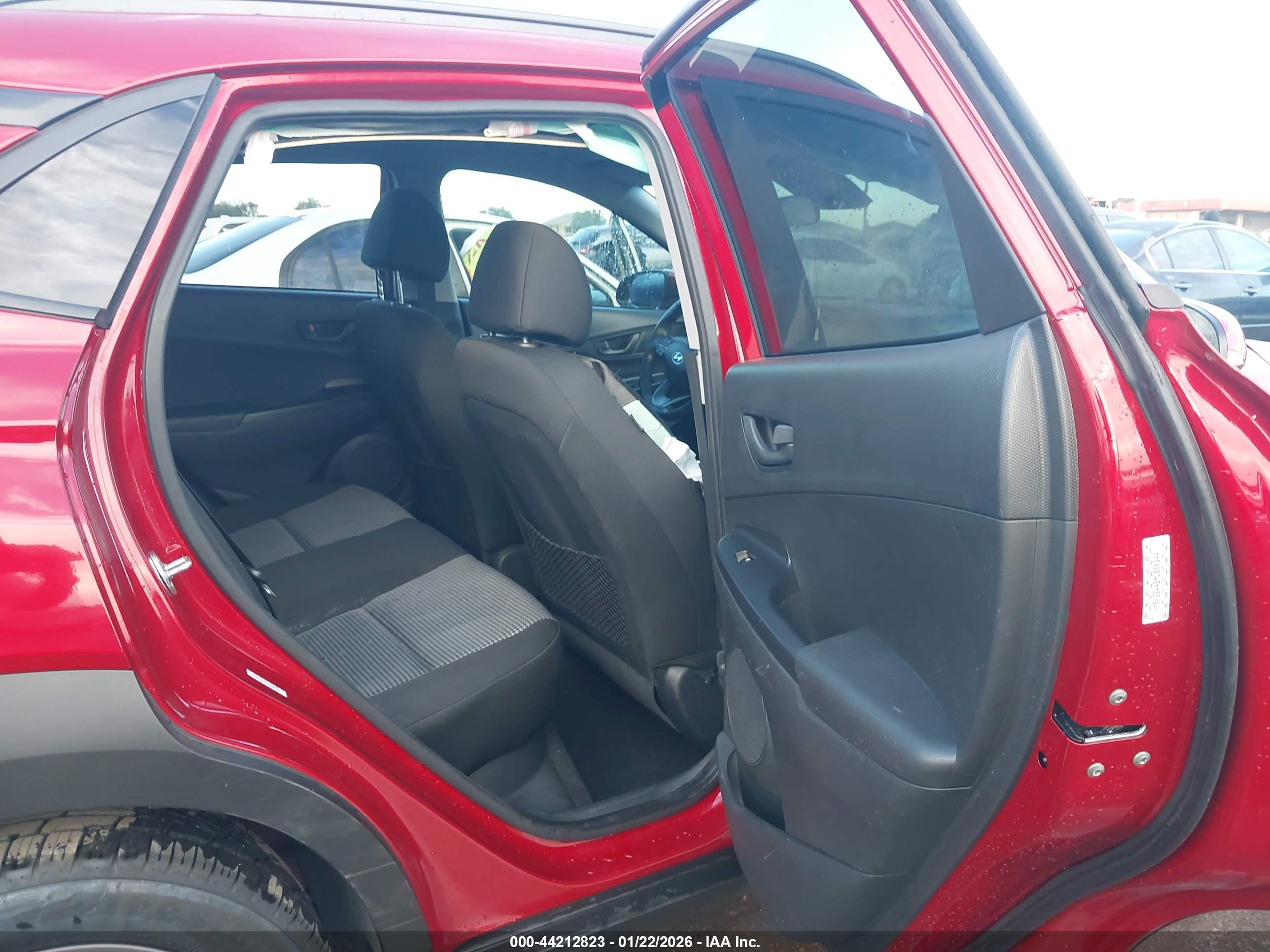 HYUNDAI KONA image 8