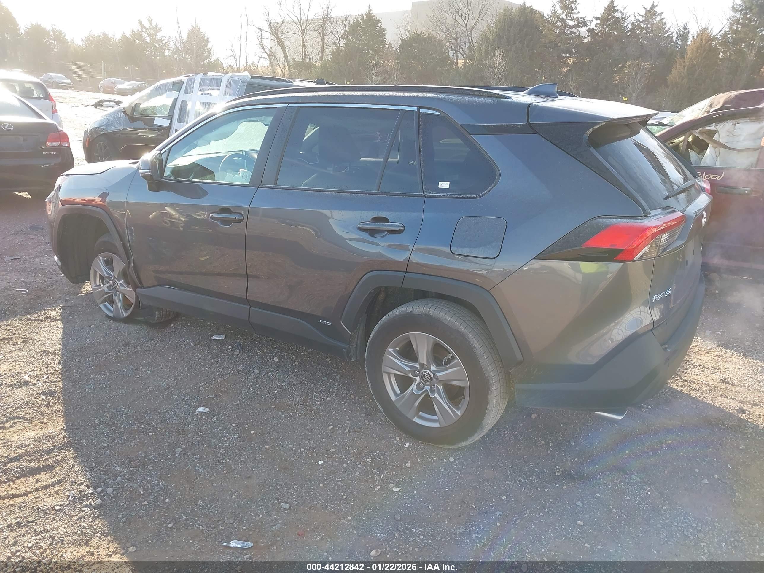 TOYOTA RAV4 image 3