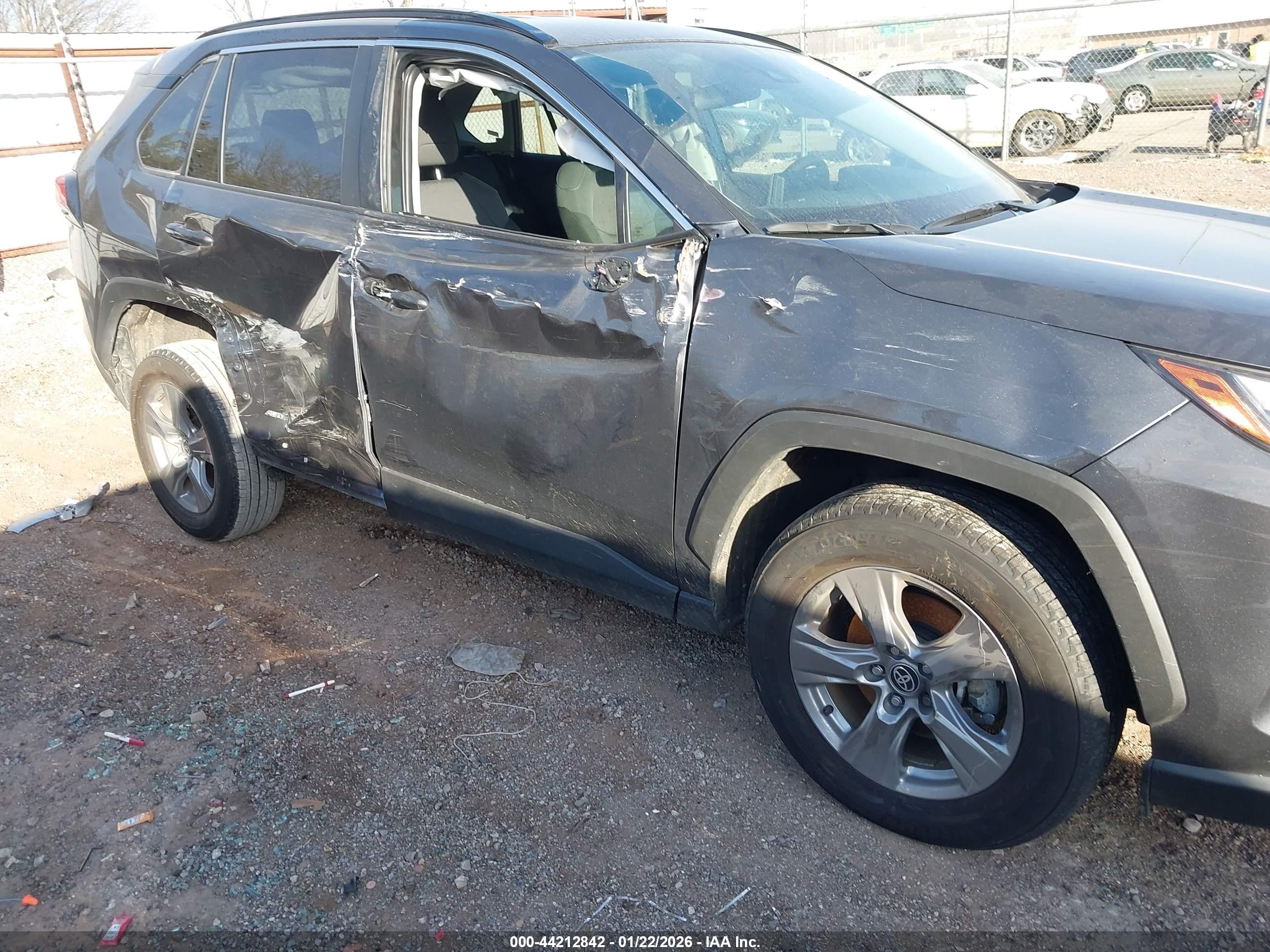 TOYOTA RAV4 image 6