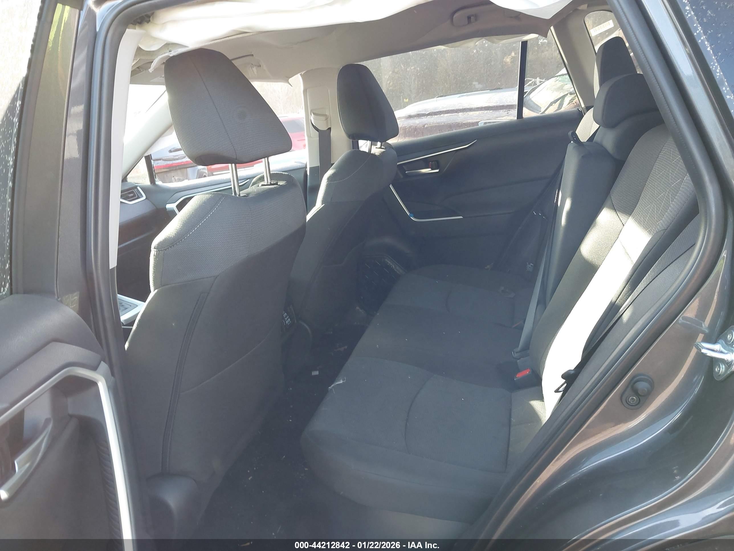 TOYOTA RAV4 image 8