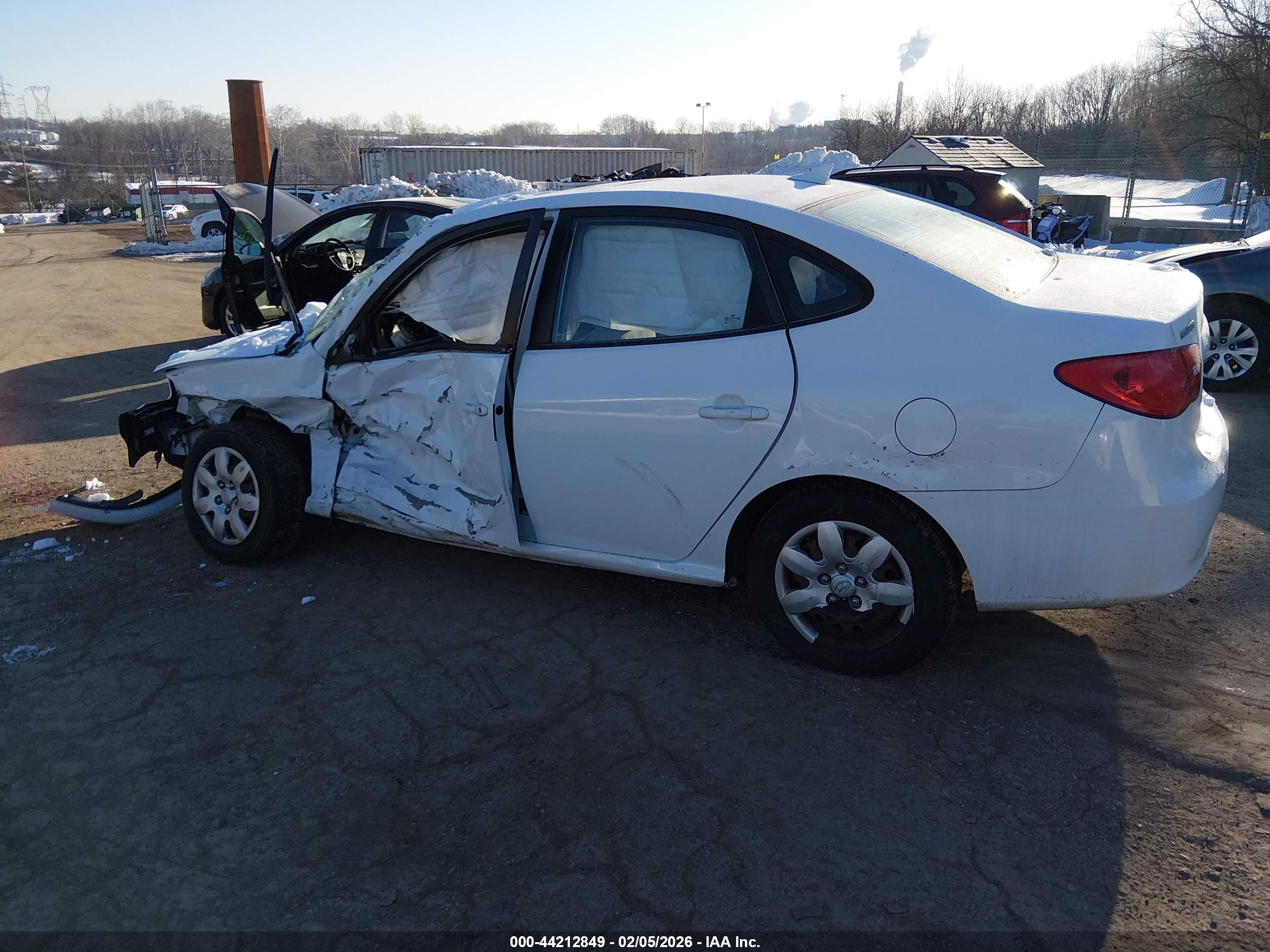 HYUNDAI ELANTRA image 3