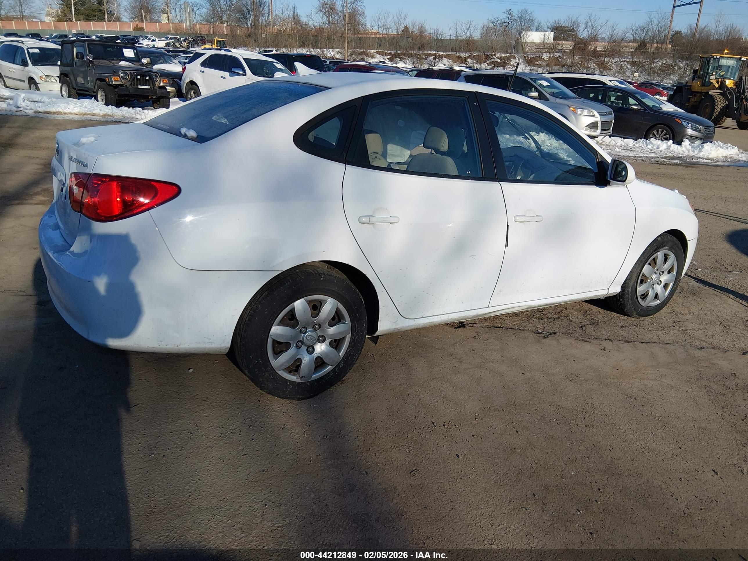 HYUNDAI ELANTRA image 4