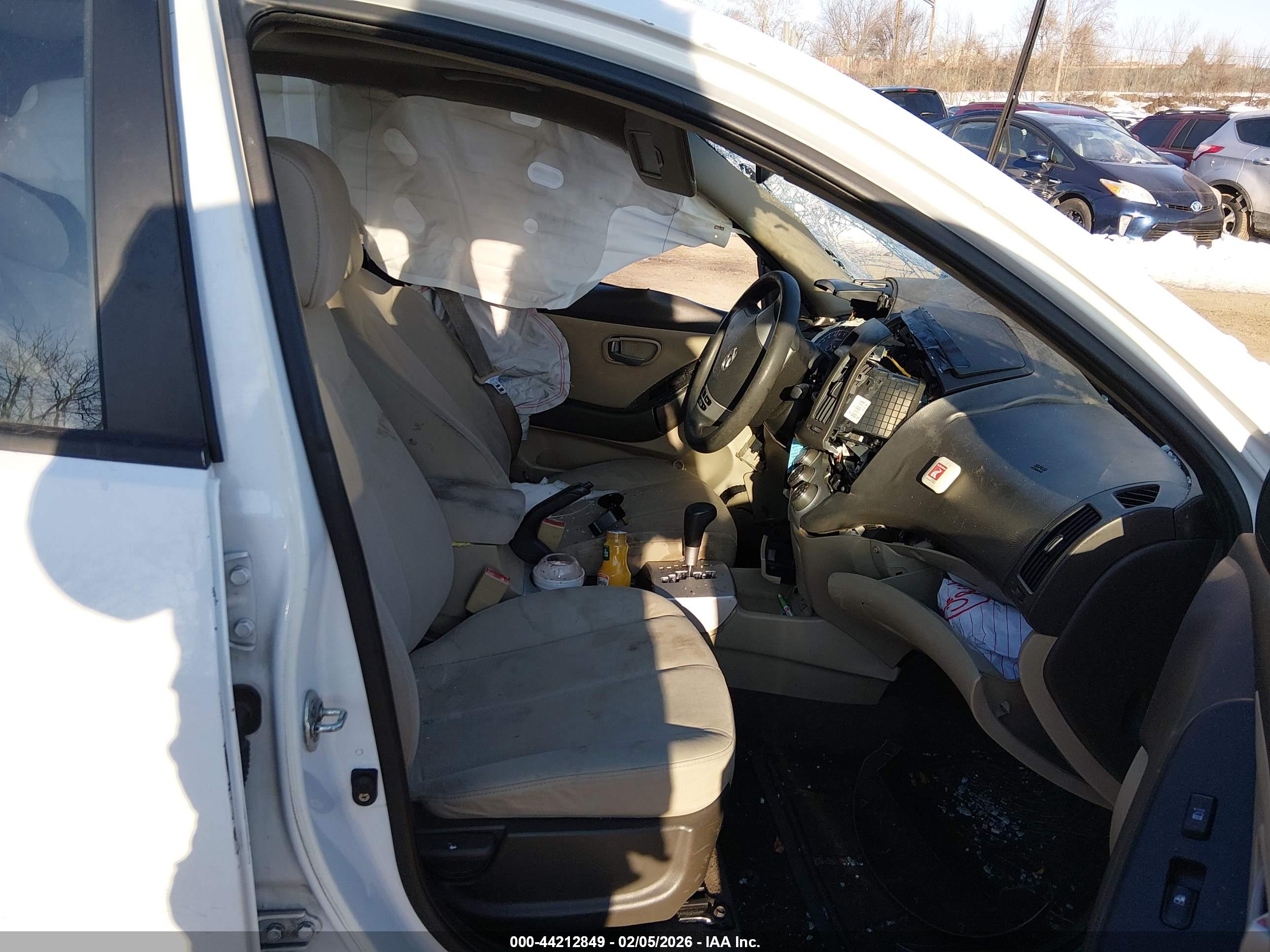 HYUNDAI ELANTRA image 5