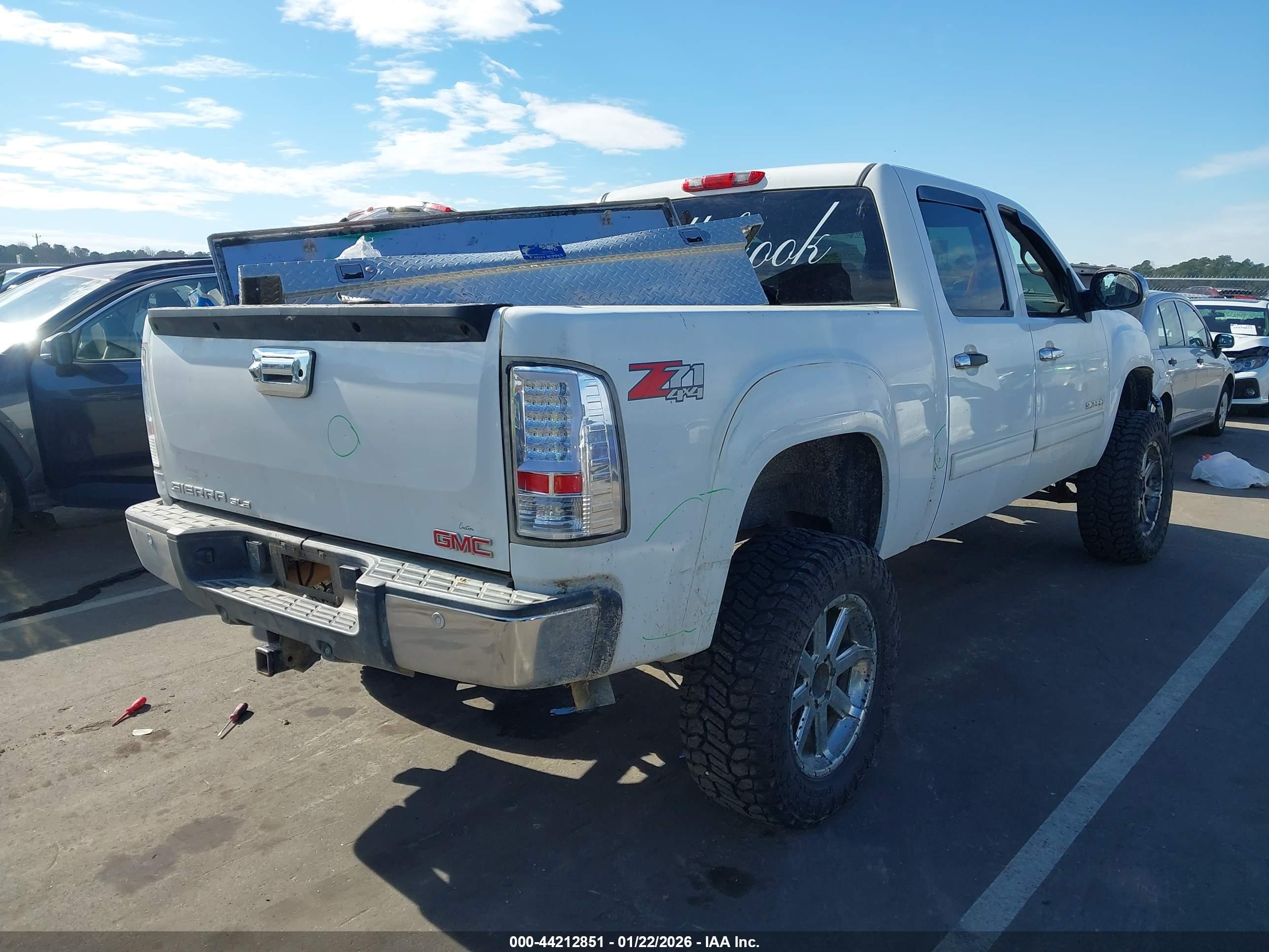 GMC SIERRA image 4
