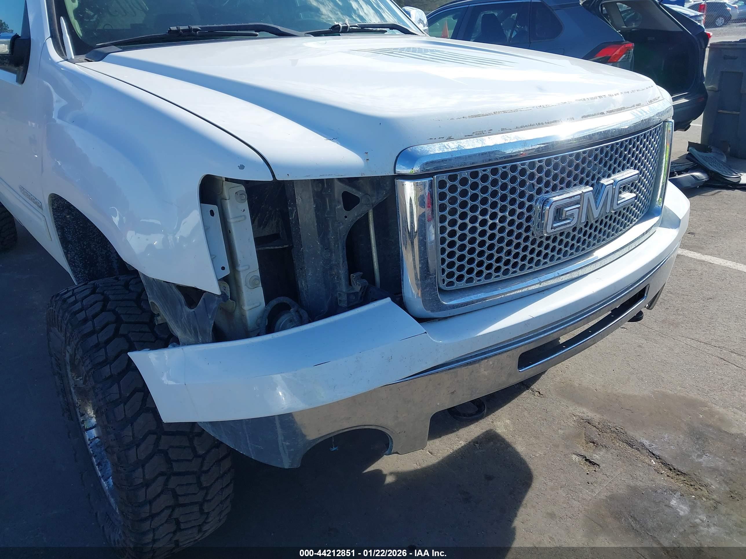 GMC SIERRA image 6
