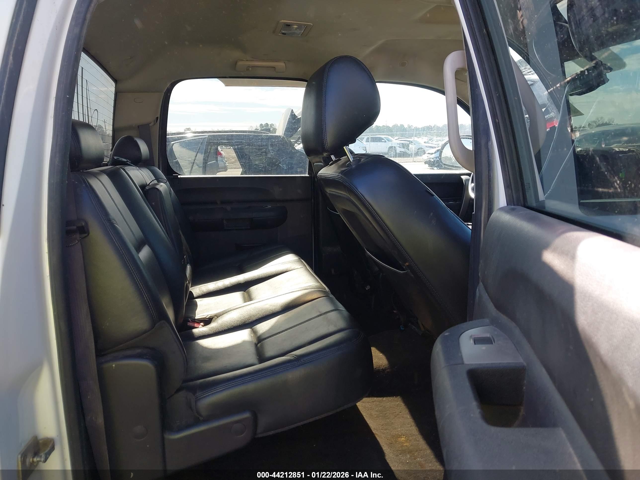 GMC SIERRA image 8