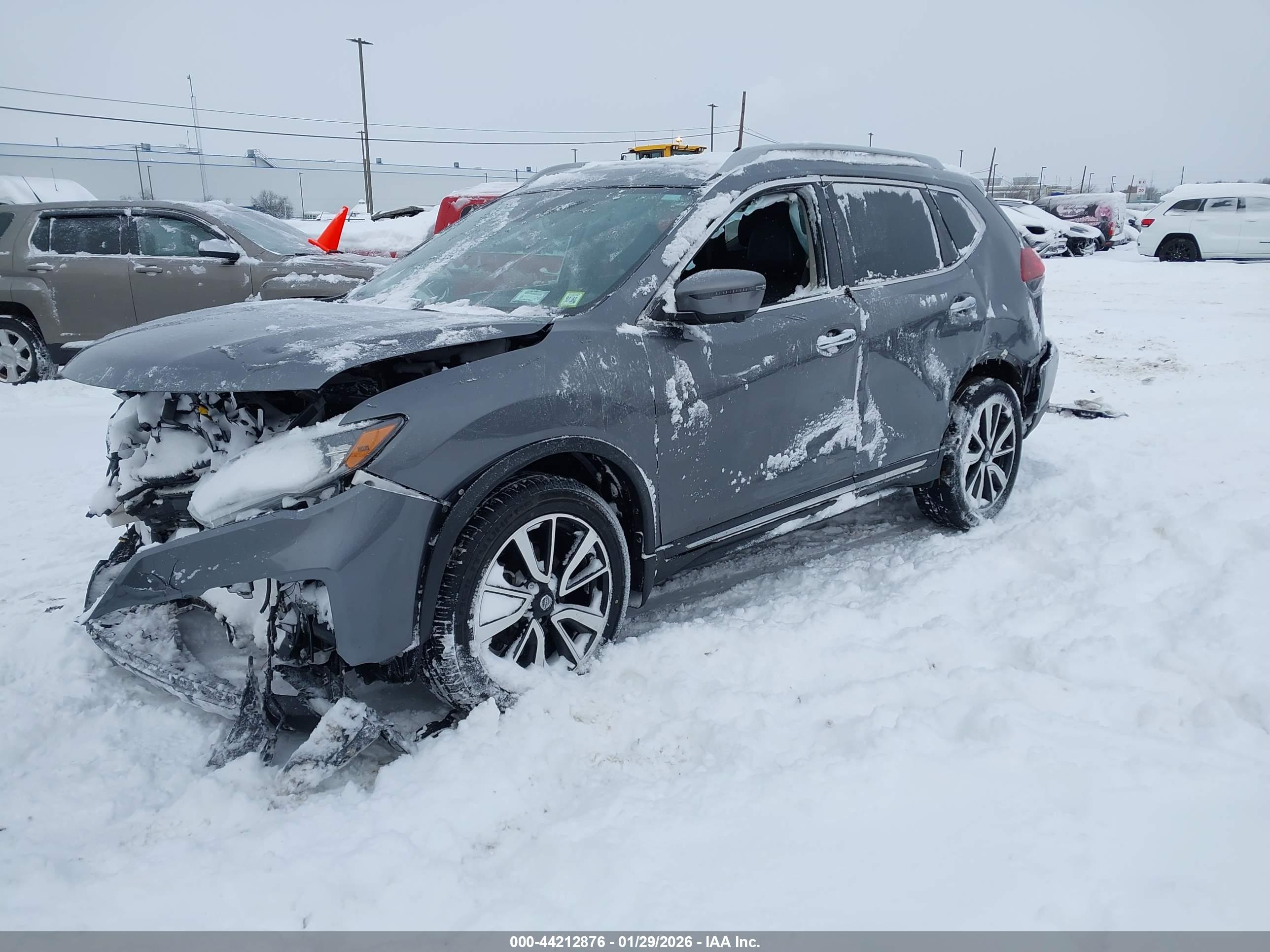 NISSAN ROGUE image 2