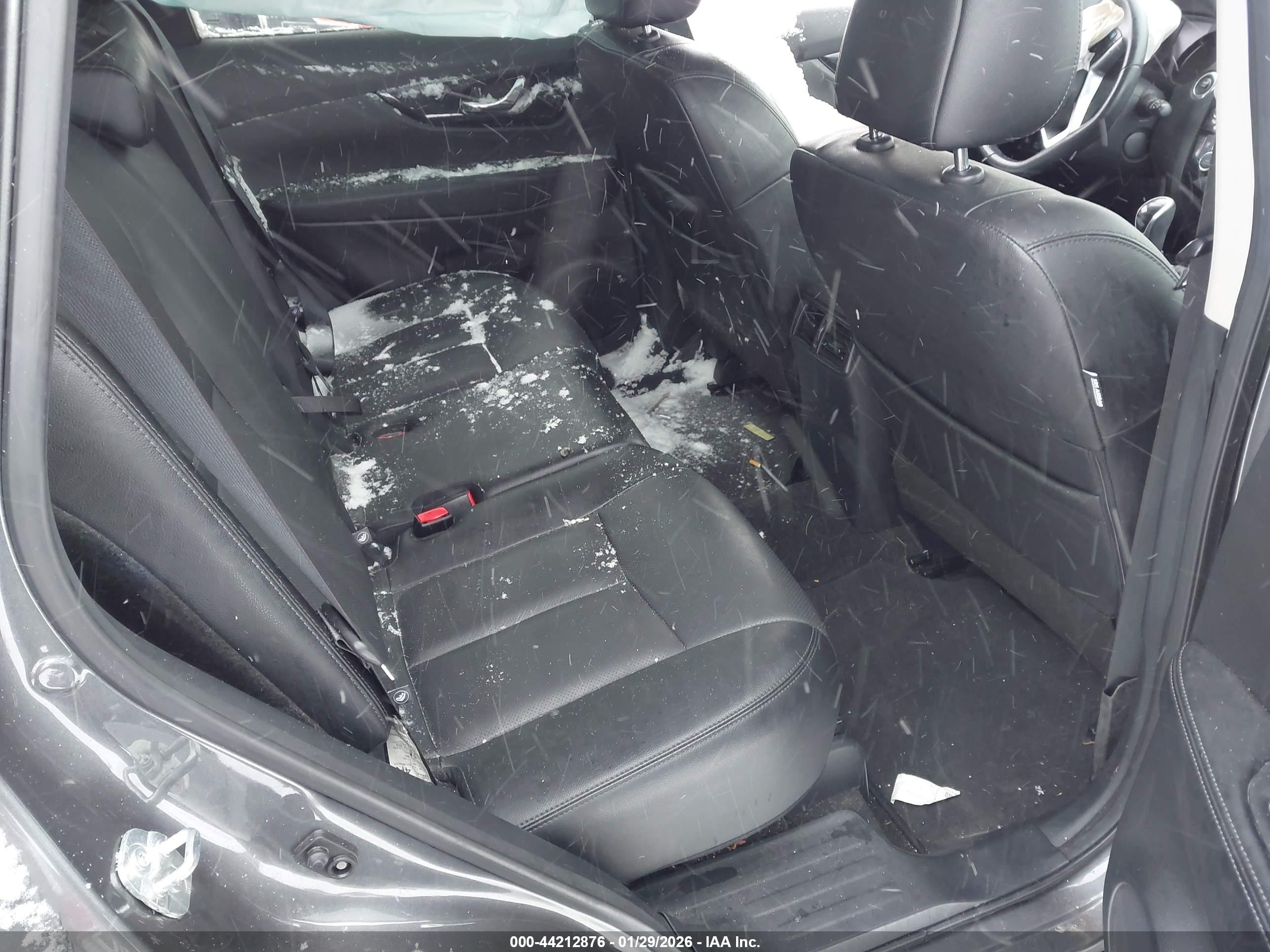 NISSAN ROGUE image 8