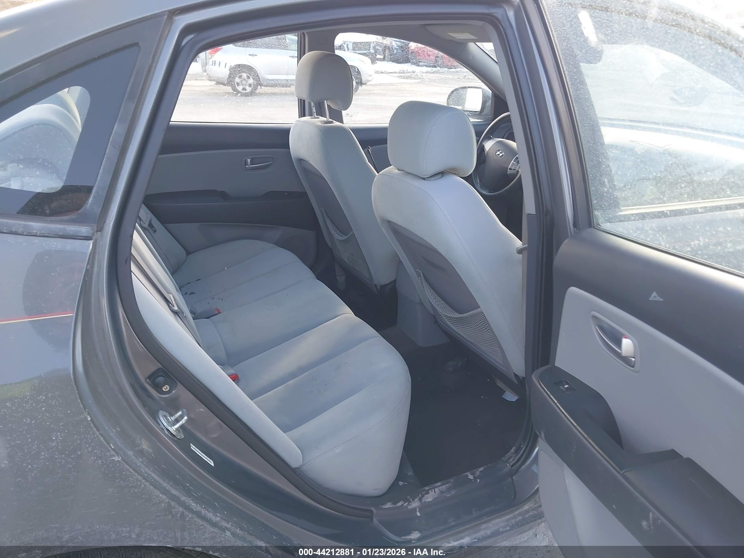 HYUNDAI ELANTRA image 8