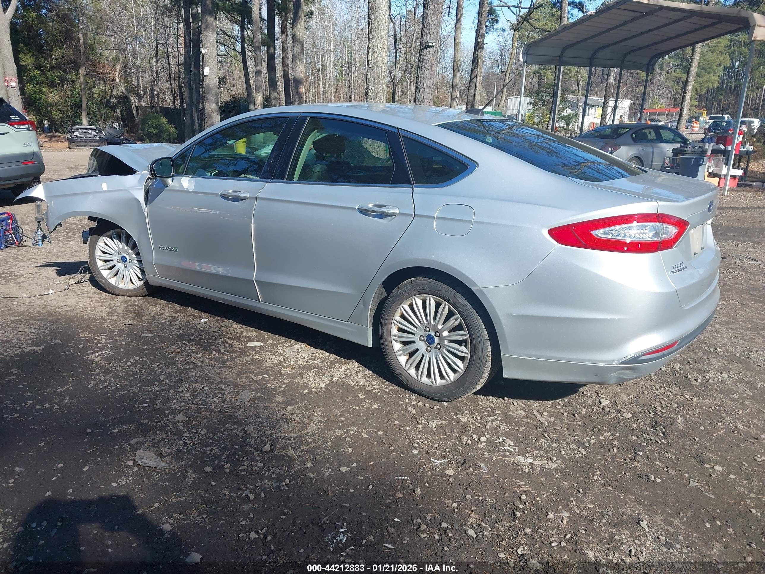 FORD FUSION image 3