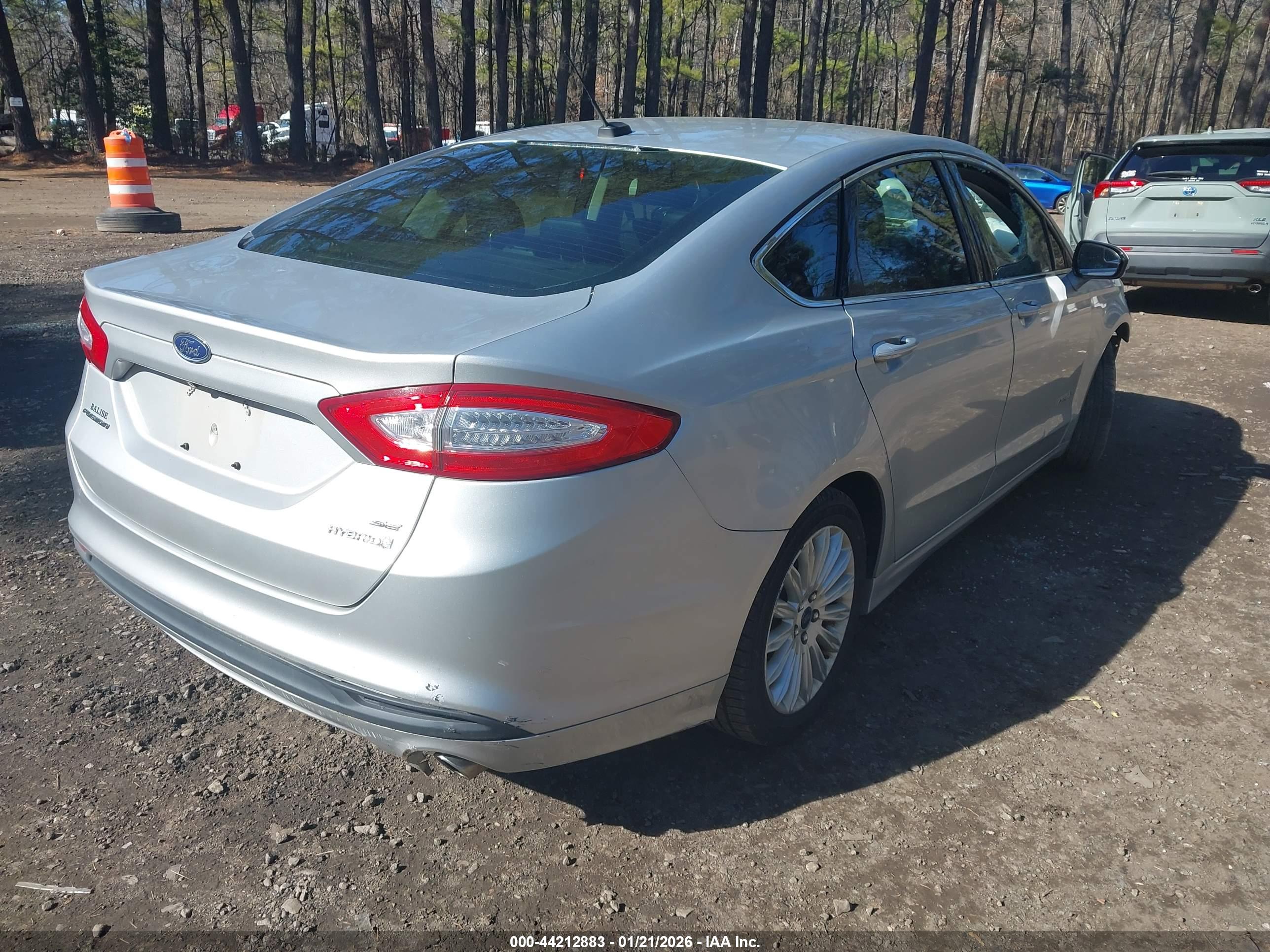 FORD FUSION image 4