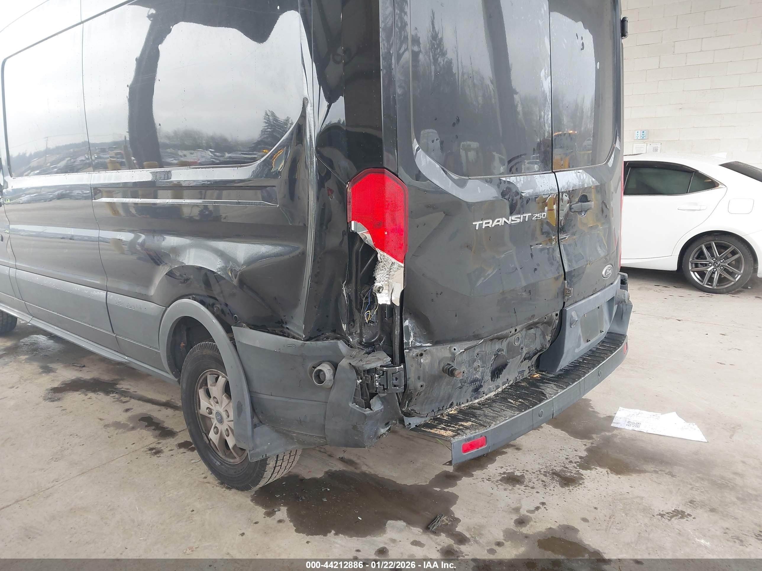 FORD TRANSIT-250 image 6